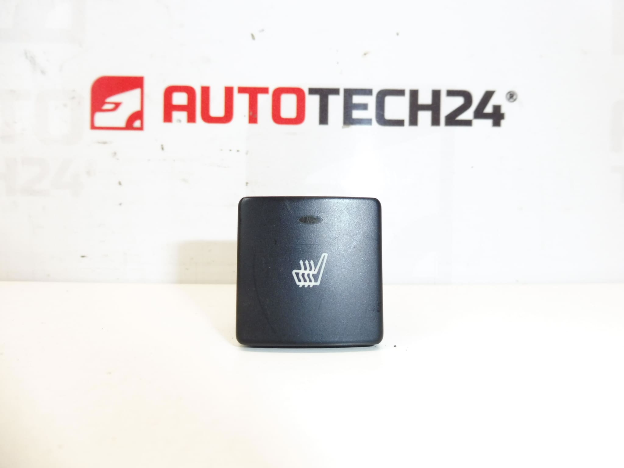 Istuinlämmityksen säätö Citroën Peugeot 9629649177 8904TW