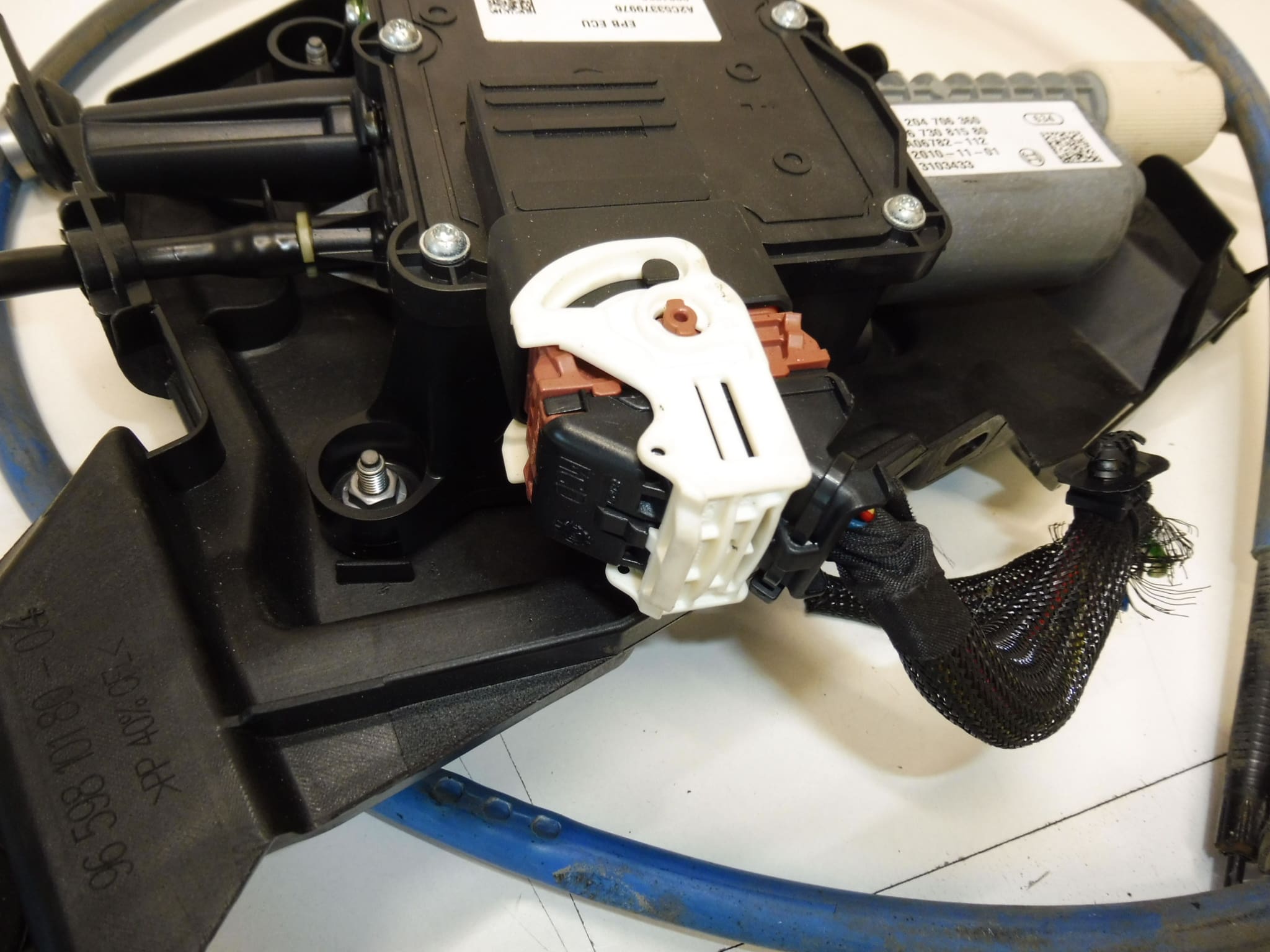 Sähkökäyttöinen käsijarru Peugeot 5008 I 0204706360 9673081580 470219 - Image 2