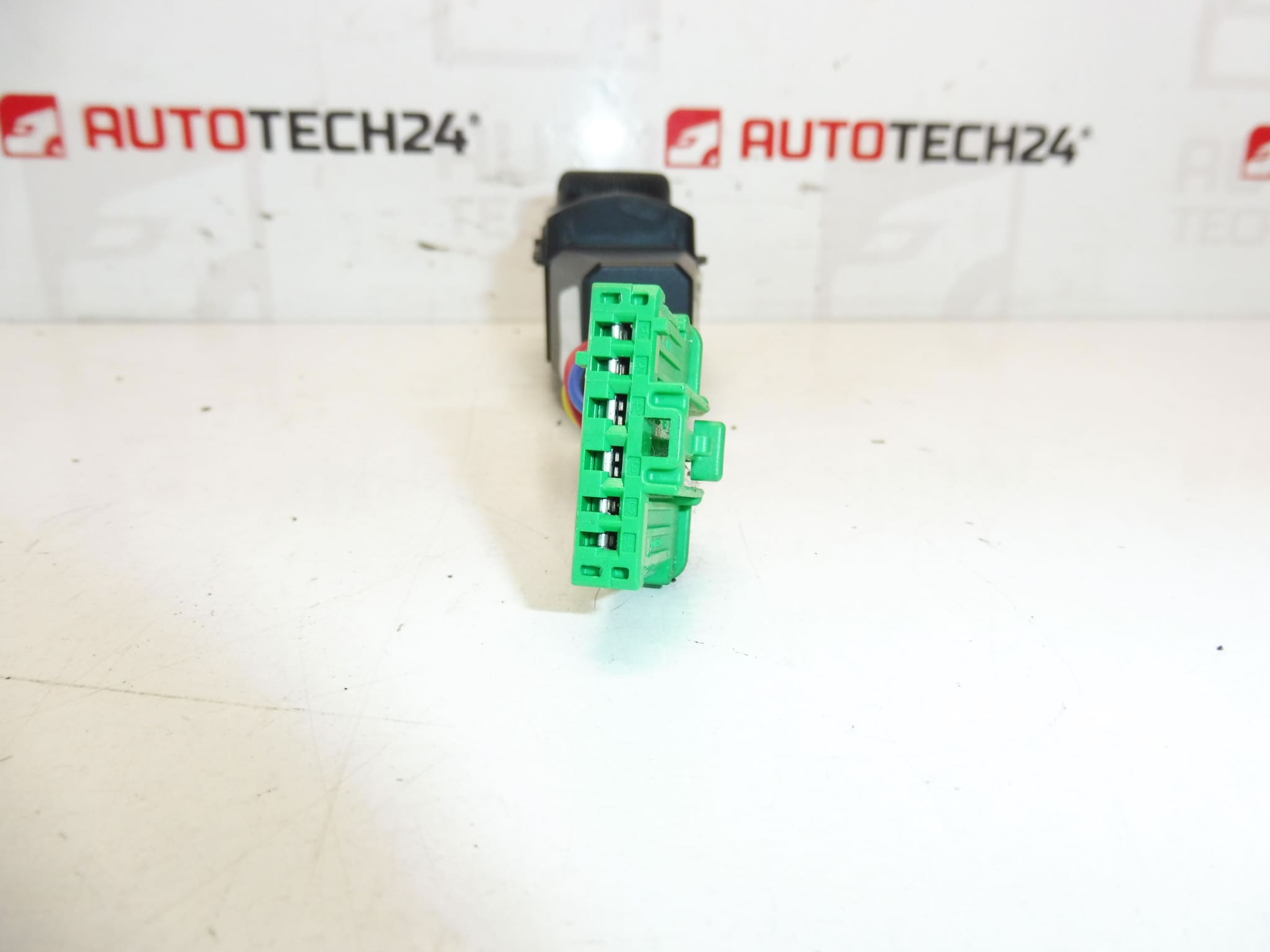 Lämmitys- ja ilmastointiohjain Peugeot 3008 5008 96846886XT 6451YX - Image 2