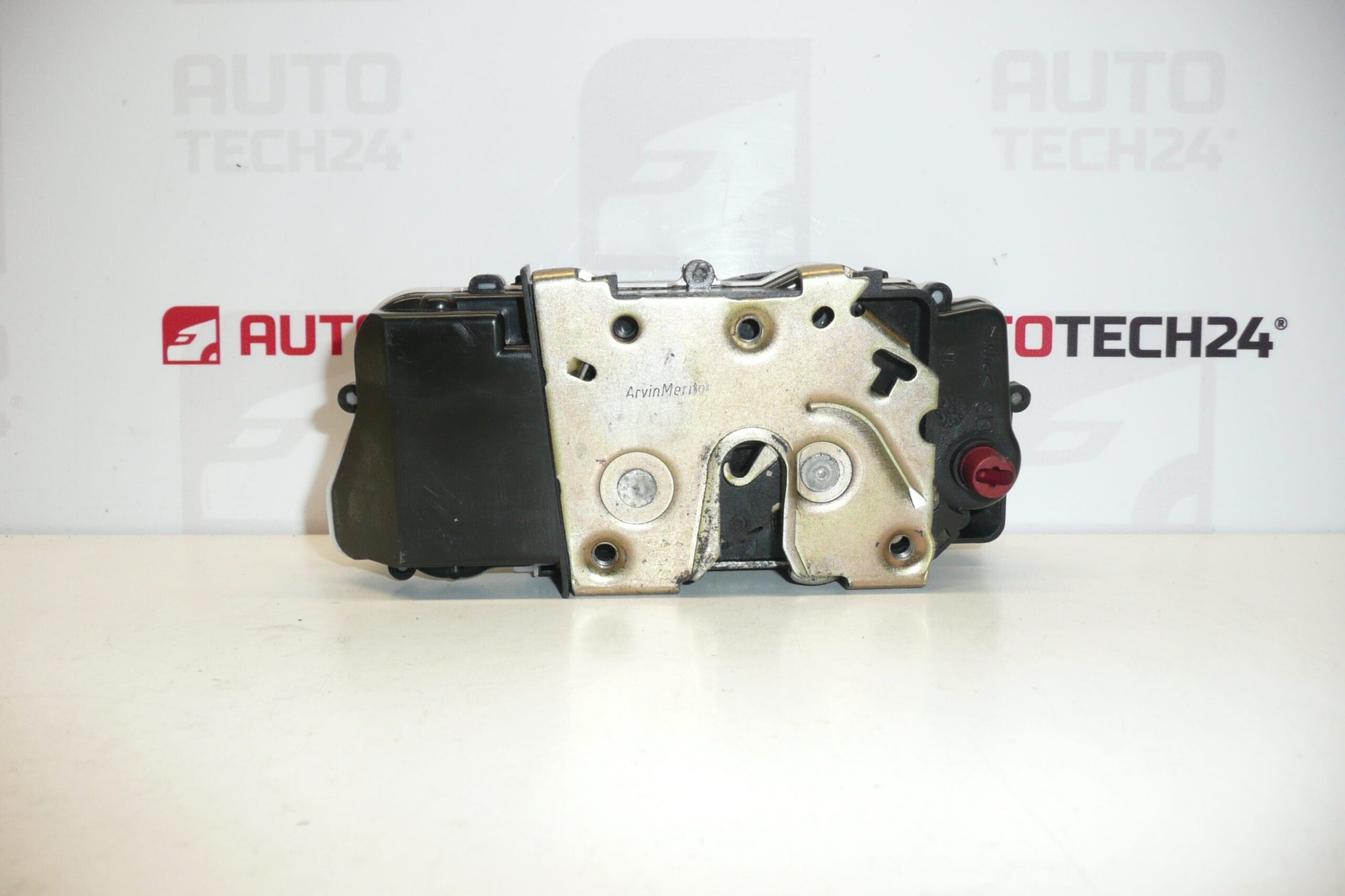 Oikeanpuoleinen sähköinen takaluukun lukko Citroën C5 9138A3 - Image 2