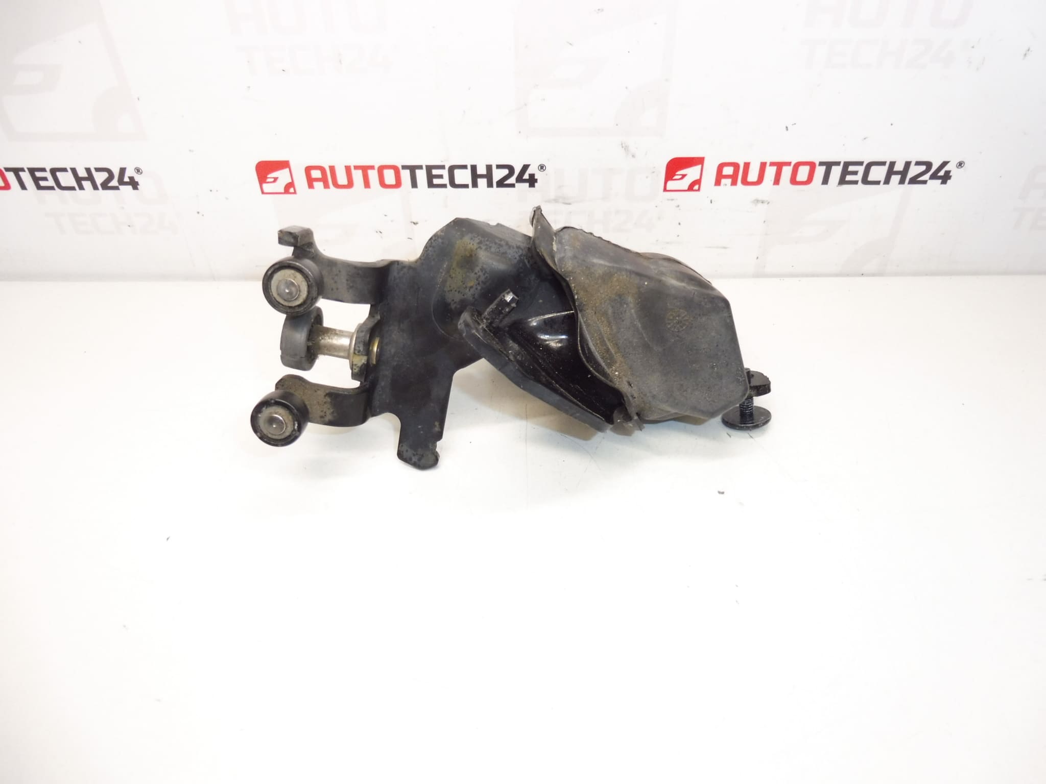 Peugeot 1007 kuljettajan oven hihnapyörän sarana 9033S8