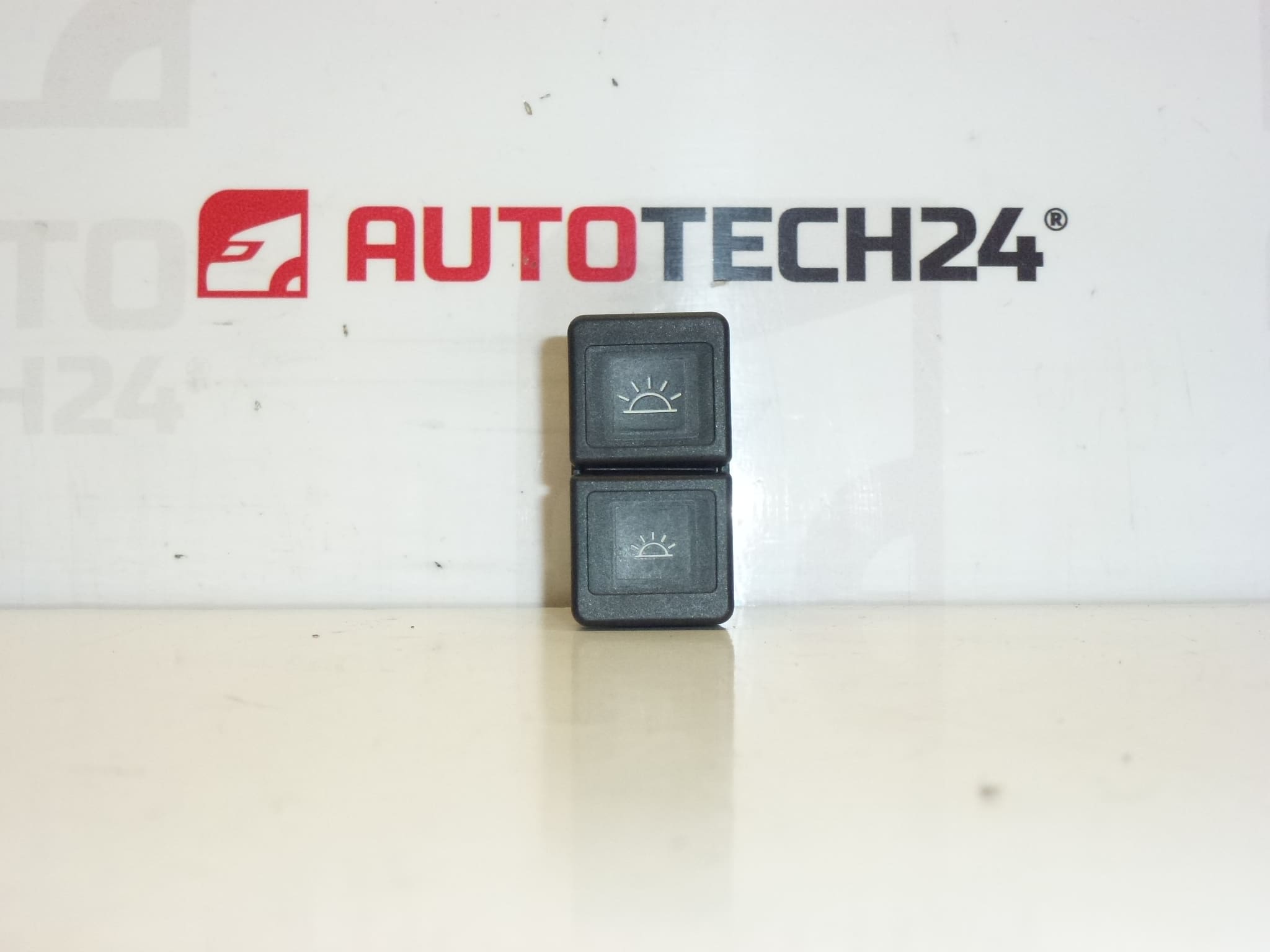 Sisävalon ohjain Citroën Peugeot 655421