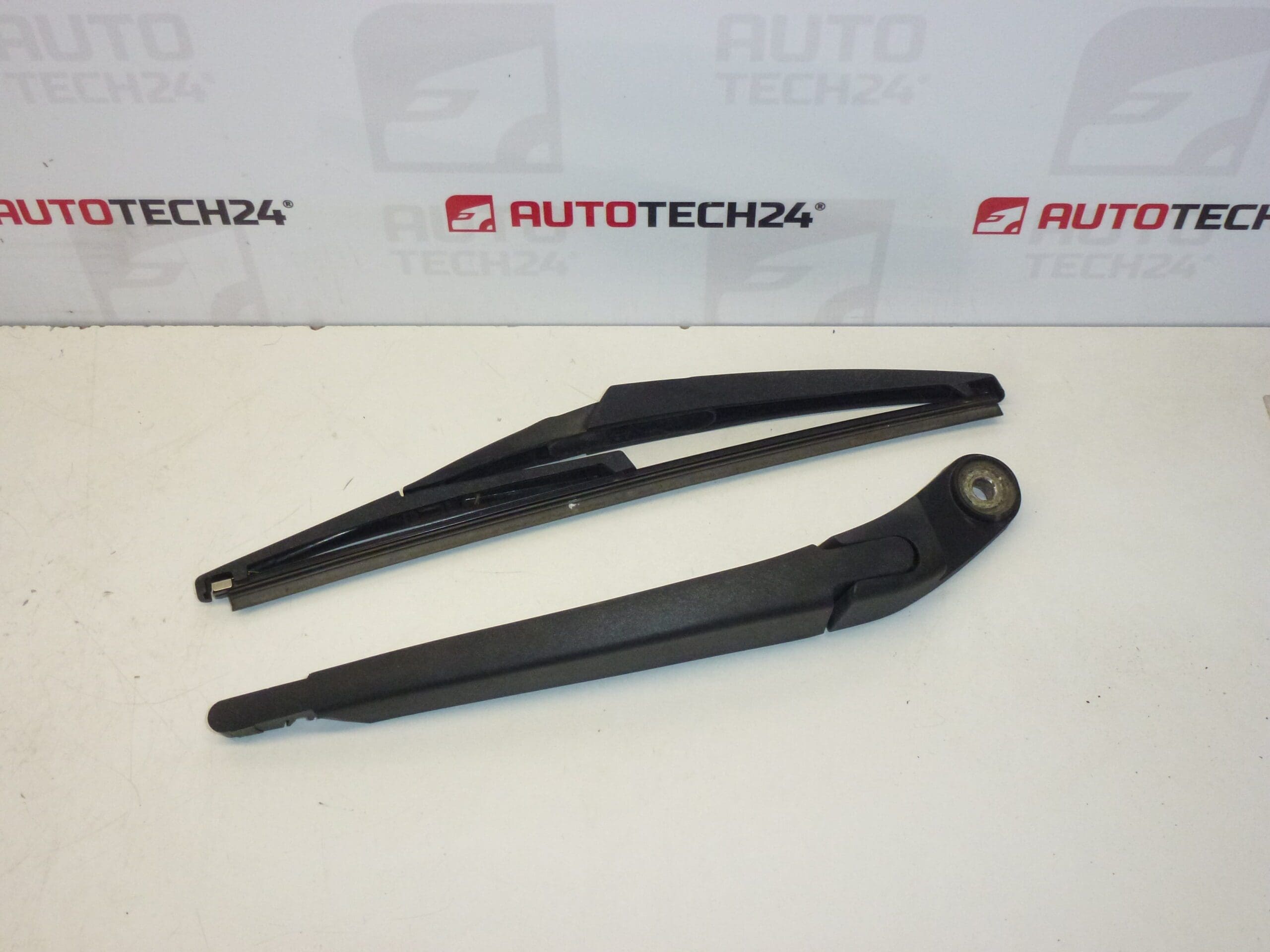 Takapyyhkijän varsi Citroën Peugeot 6429EV