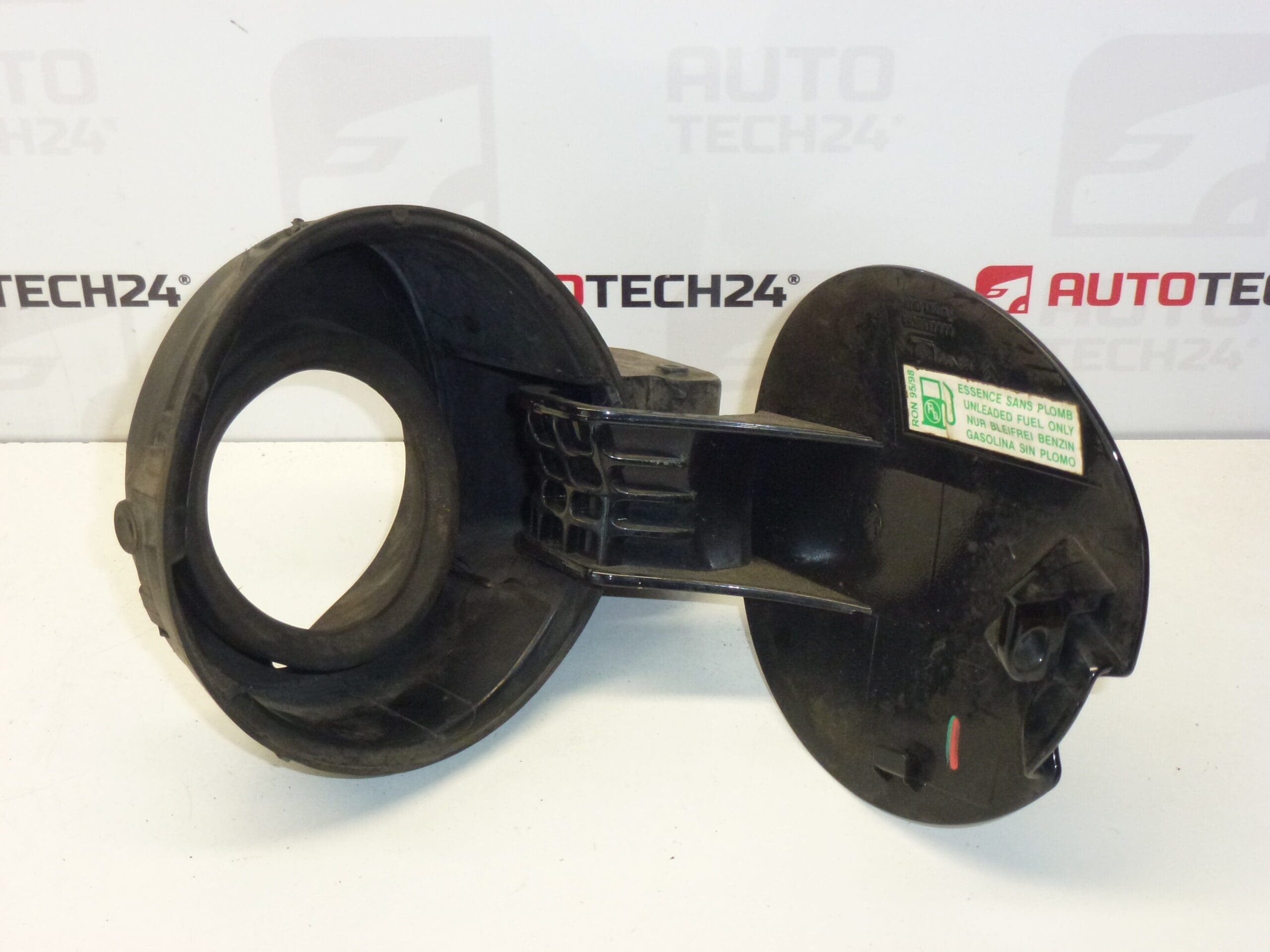 Polttoaineen täyttöaukko Citroën C4 3-oviselle 9650817777 1517C0 EXL - Image 2