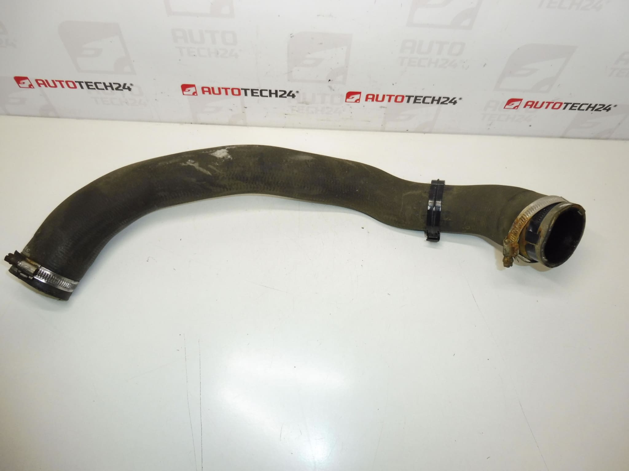 Ilmansyöttöliitin 1.5 HDI Citroën Peugeot 9820100680 - Image 2