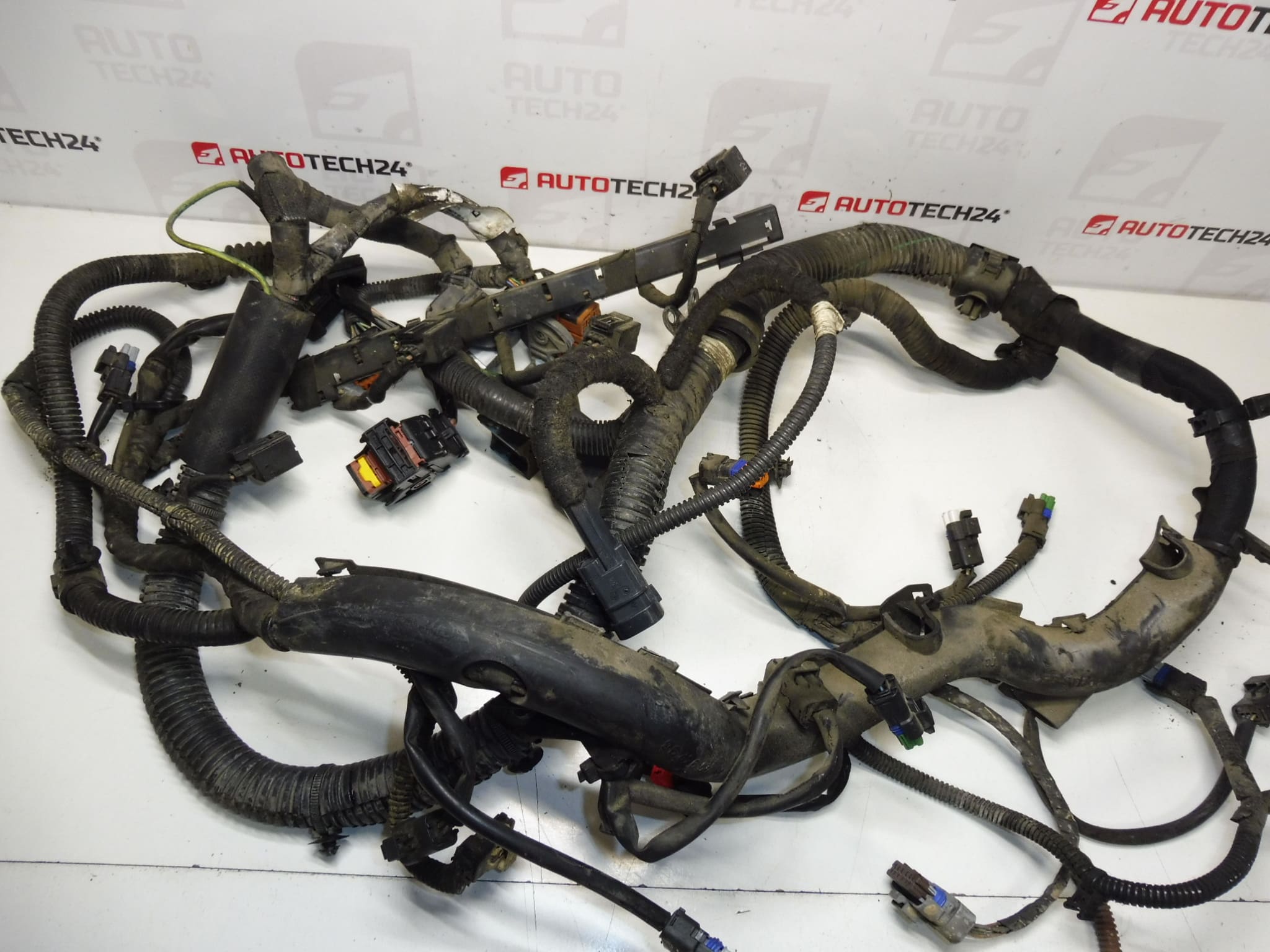 Kokonaismoottorinen apu 2.0 HDI 100 KW Citroën Peugeot 1401048380 6569HZ - Image 2