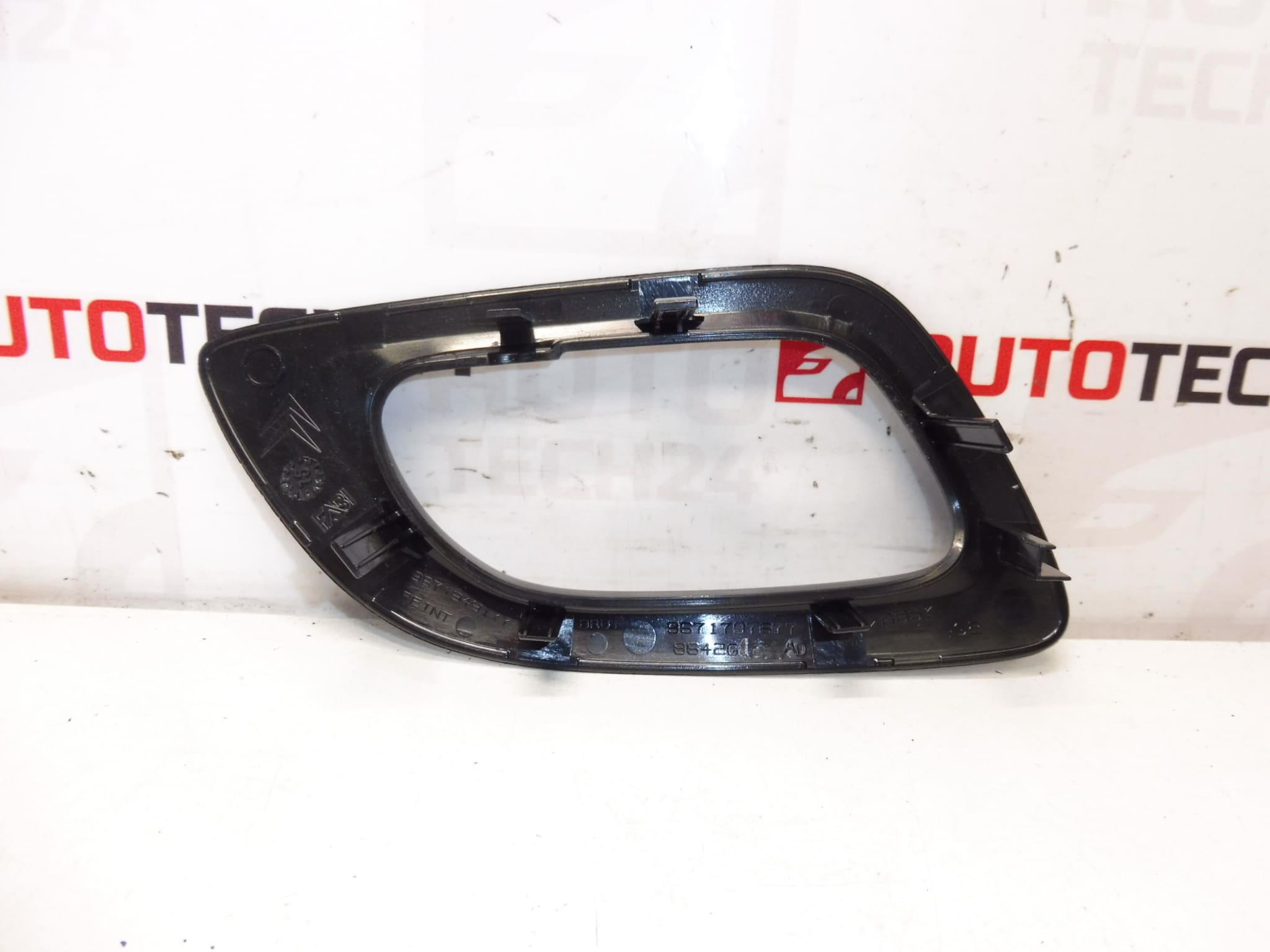 Vasemmanpuoleinen sisäovenkahvan suojus, Citroën C4 / DS4, osanumerot 9671797677, 9671949177, 9119JZ - Image 2