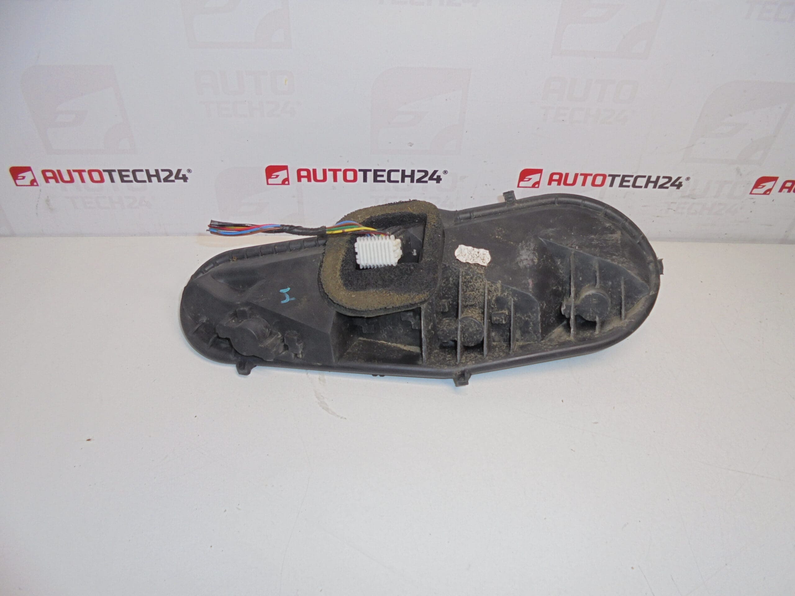 Oikea takavalaisimen pultin pohja Citroën C1 Peugeot 107 634681 -kaapeli kaapelilla