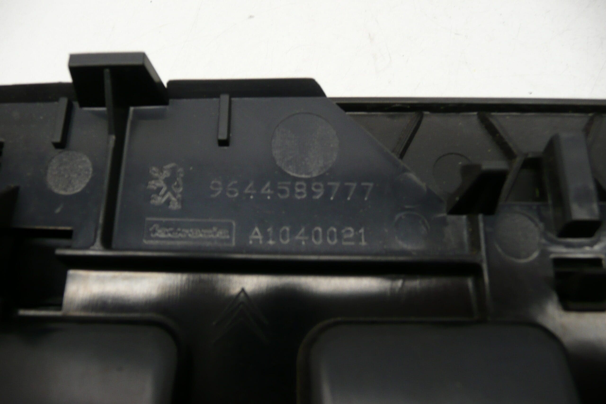 Tuuletusaukot Peugeot 407 9644589777 8265L2