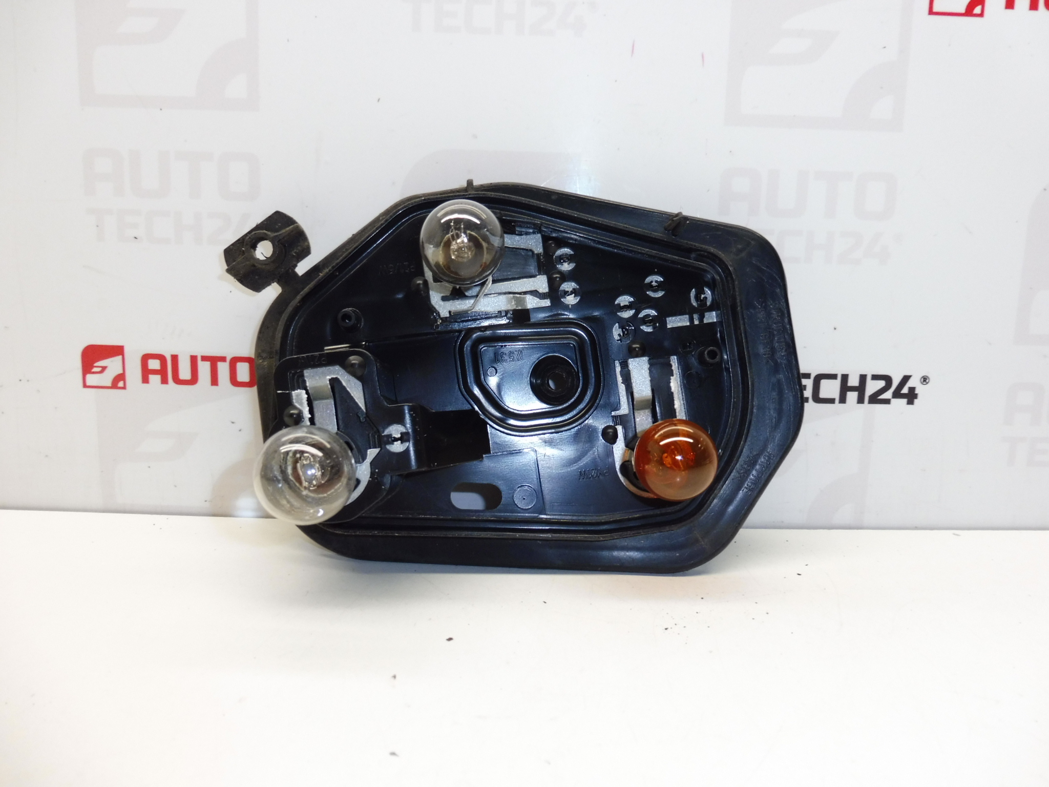 Vasen takavalon kanta ja johdot Peugeot 206 asti 6/2003 6350P1