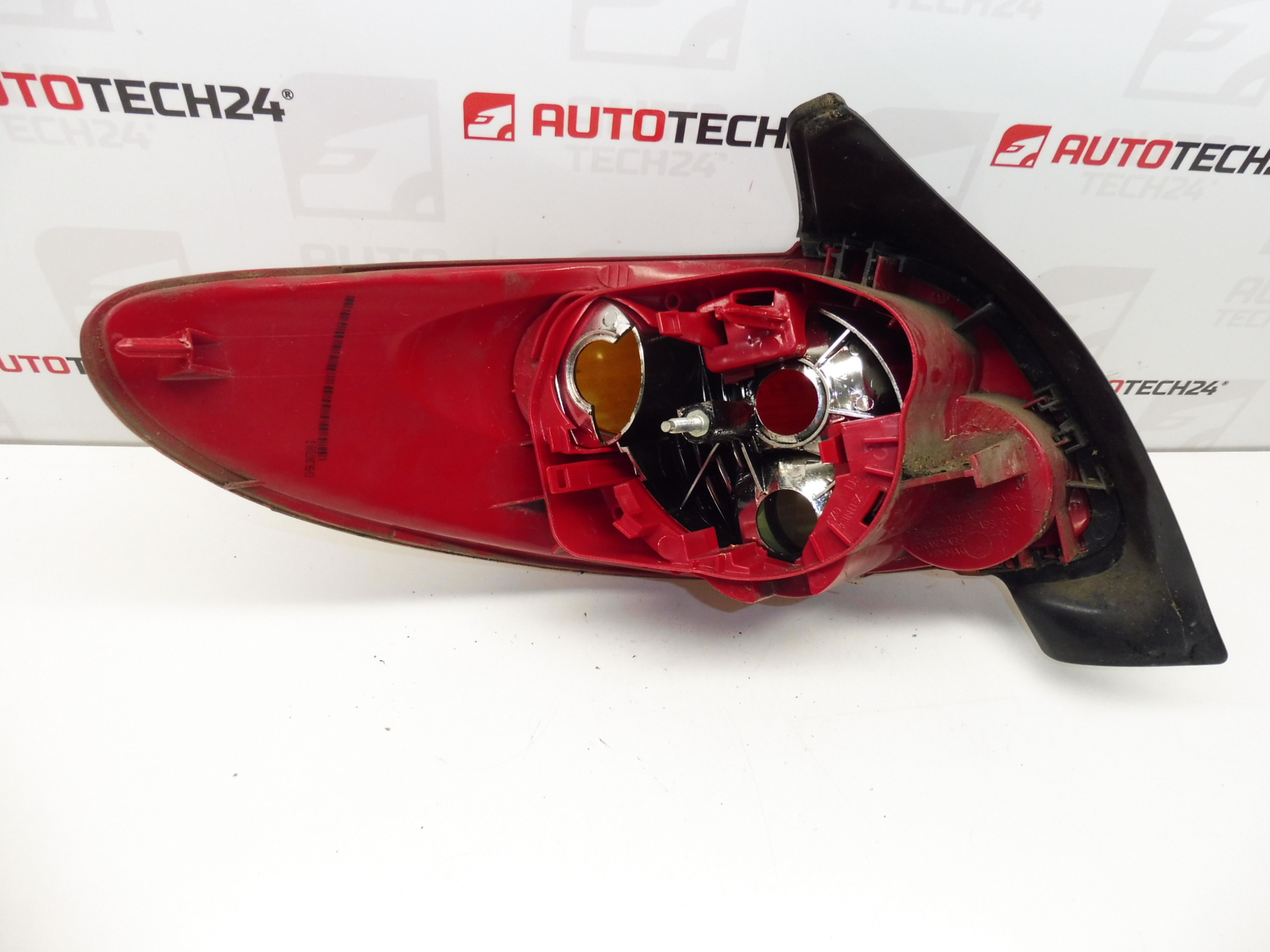 Oikea takavalo Peugeot 206 3/5 oven 6351S0