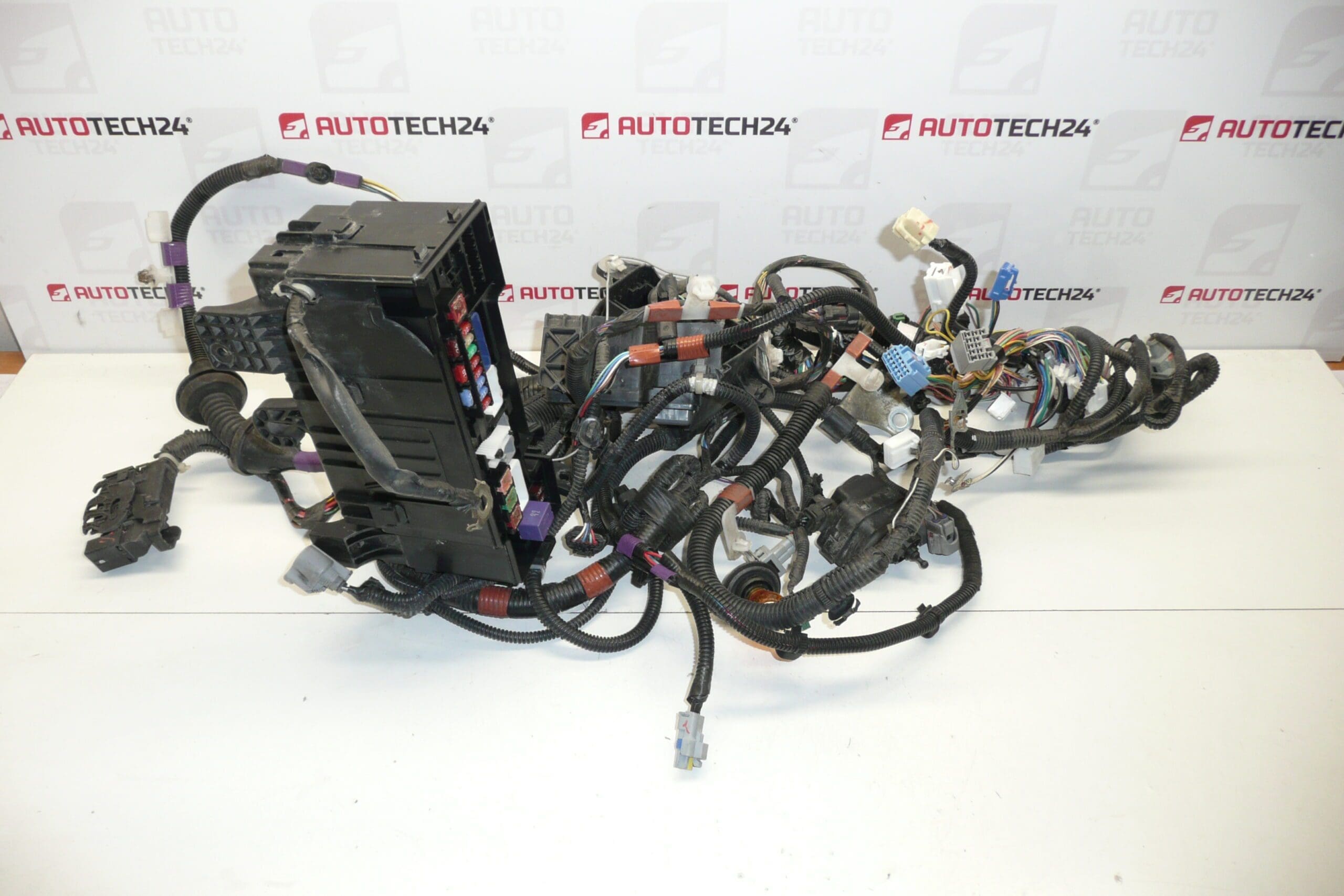 Citroën Peugeot 1.0 KR johtosarja 821110H051 6595G8