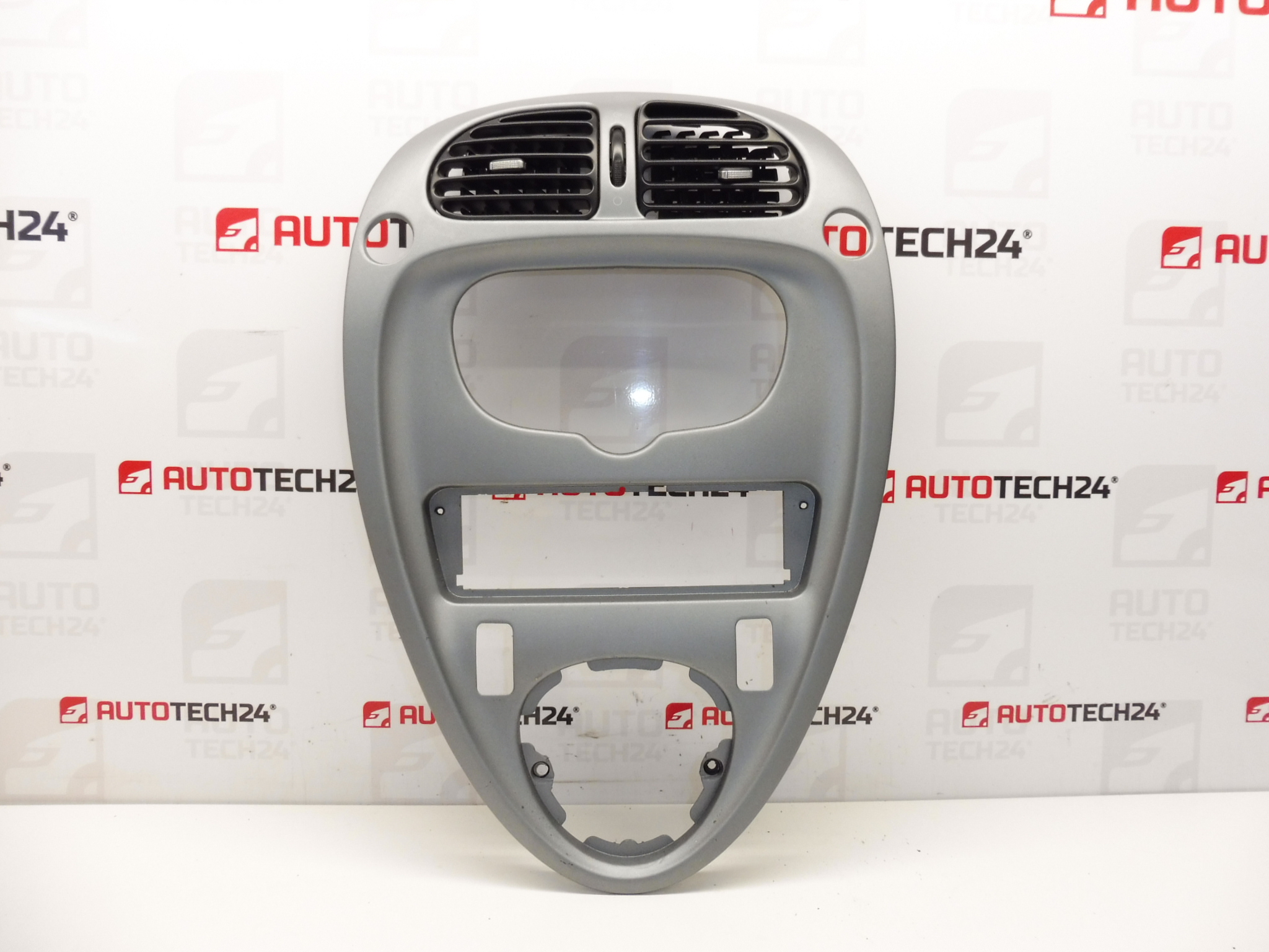 Radiorunko tuulettimilla HTG Citroën Xsara Picasso 9631315877 8211V8
