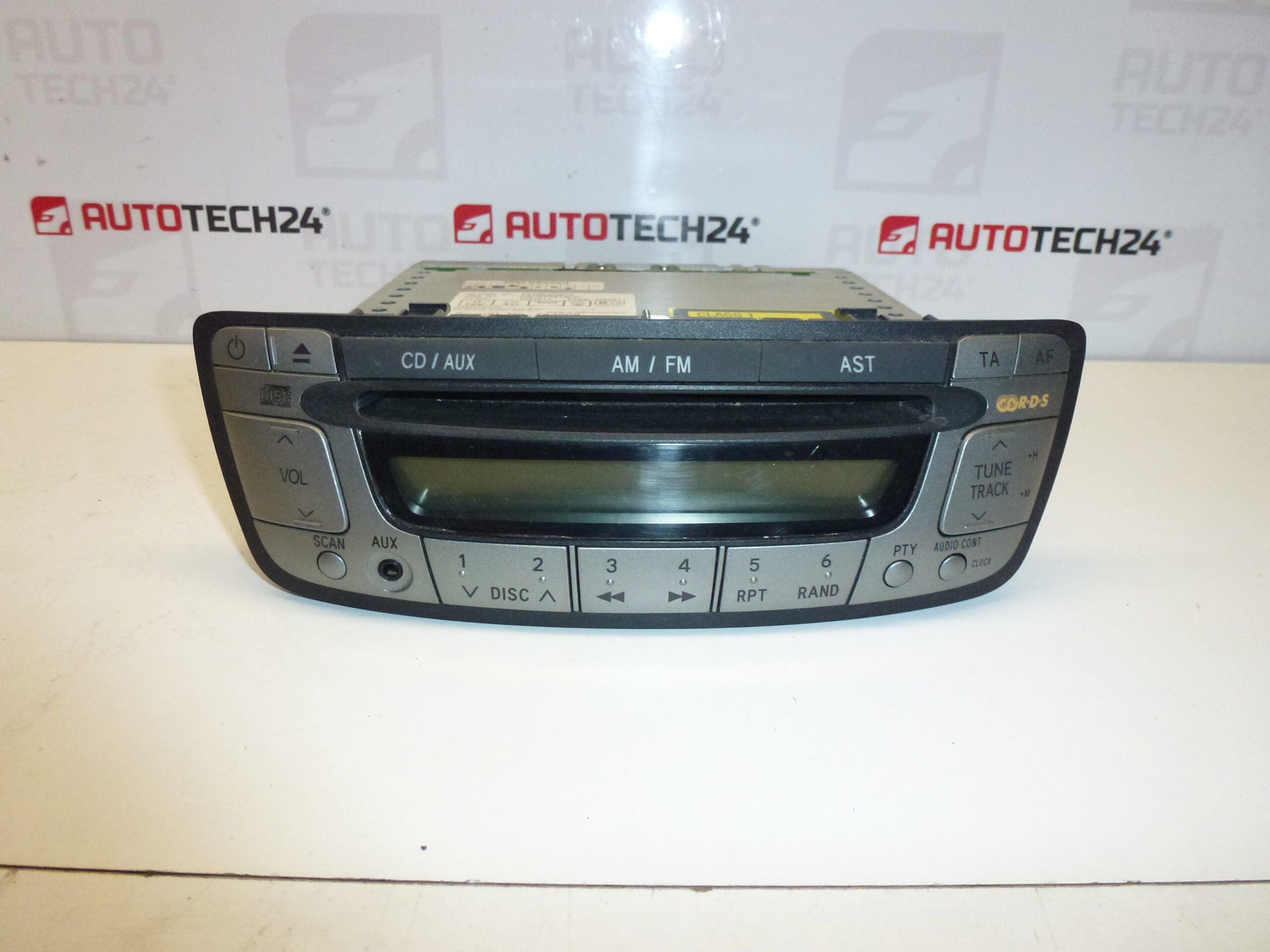 Autoradio CD-levyllä Citroën C1 Peugeot 107 86120-0H010 6564K6