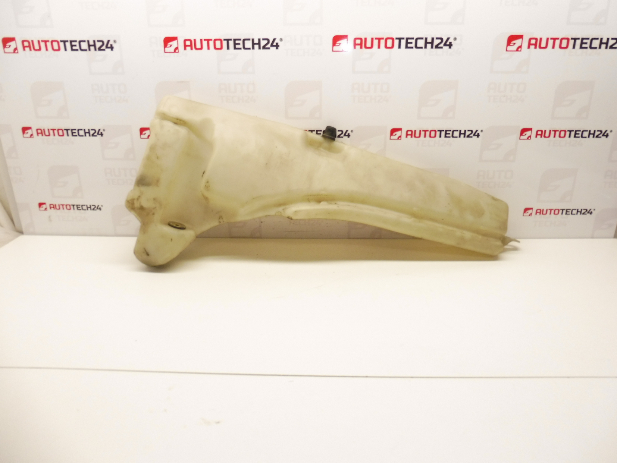 Pesusäiliö Citroen Peugeot 607 9638831080 9638831180 643198