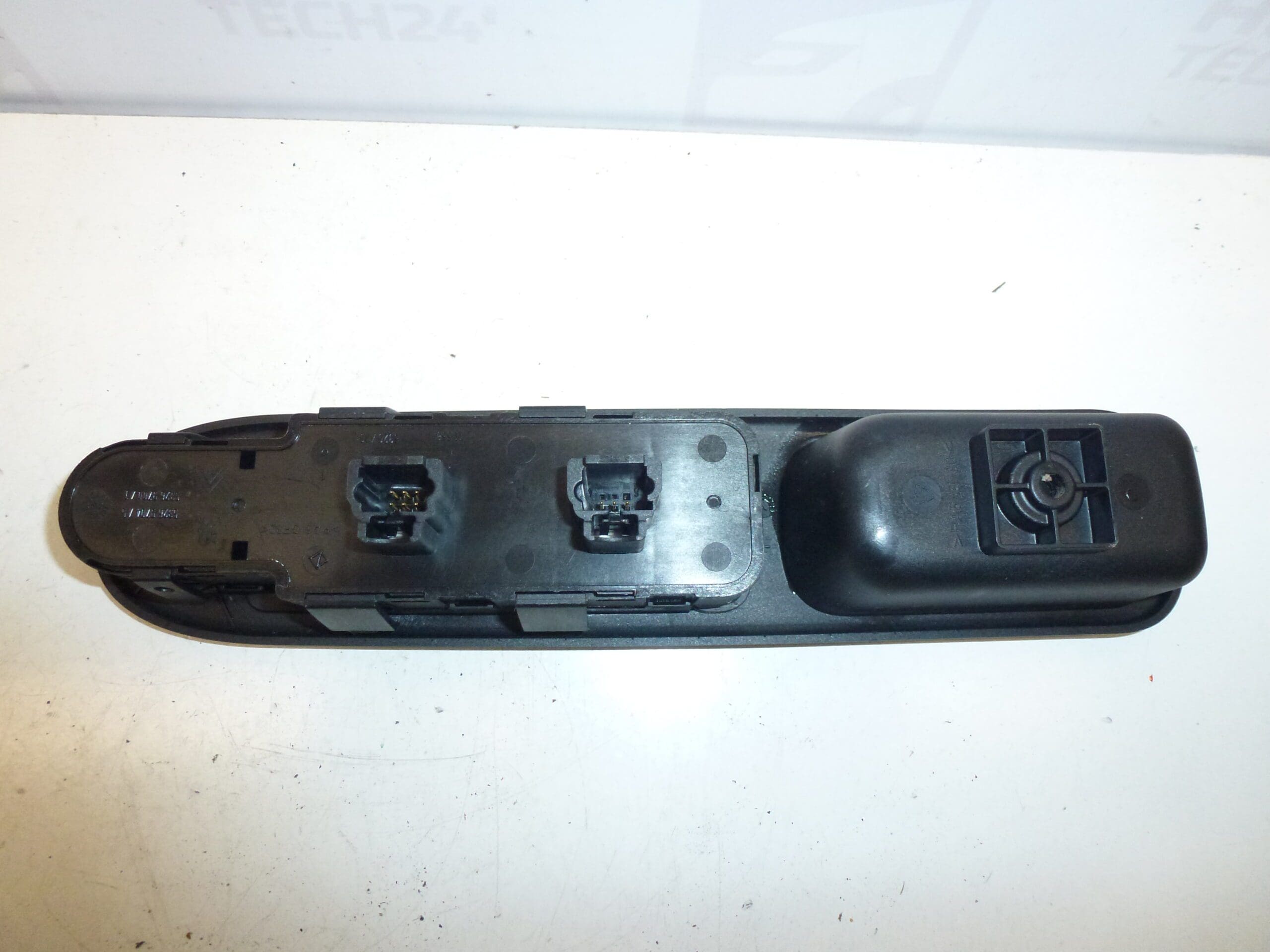 Lasinnostin Peugeot 307 02-07 96351623XT 6554KT