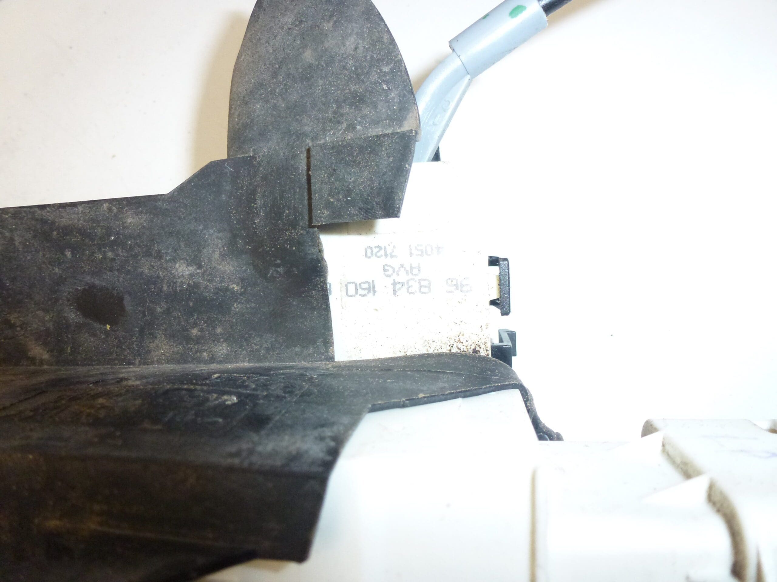 Vasen etuoven lukko Citroën C4 9683416080 9135FA