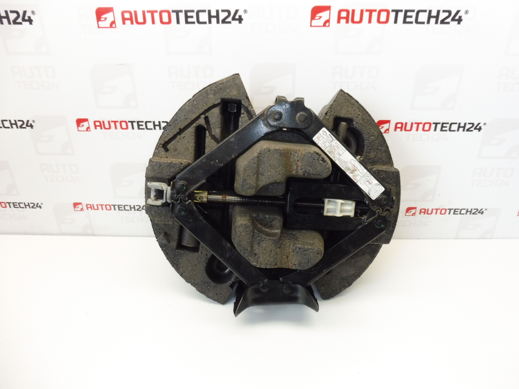 Työkalut, vipu, avain, vetosilmukka Peugeot 307 15 pyörään asti