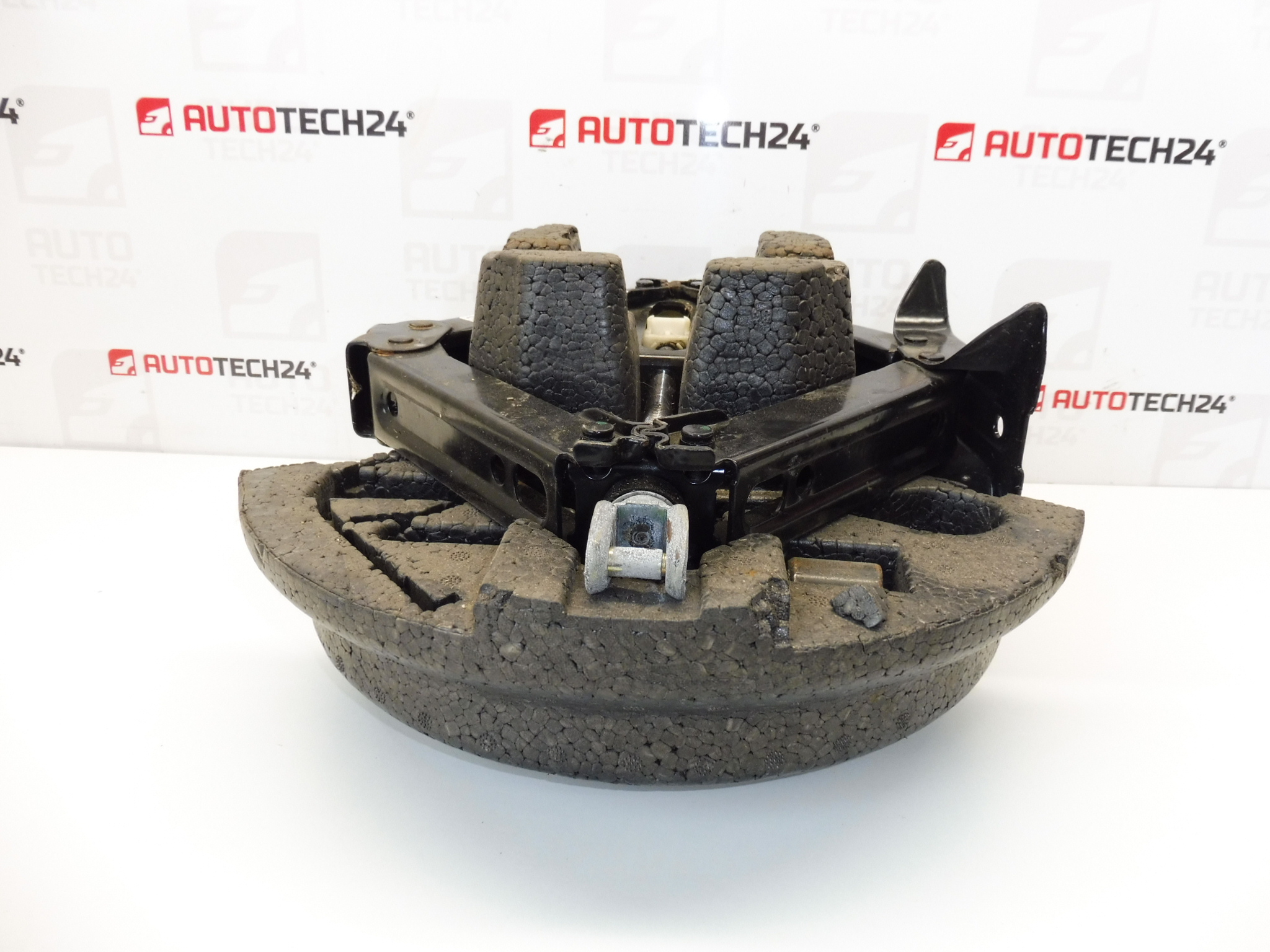 Työkalut, vipu, avain, vetosilmukka Peugeot 307 15 pyörään asti