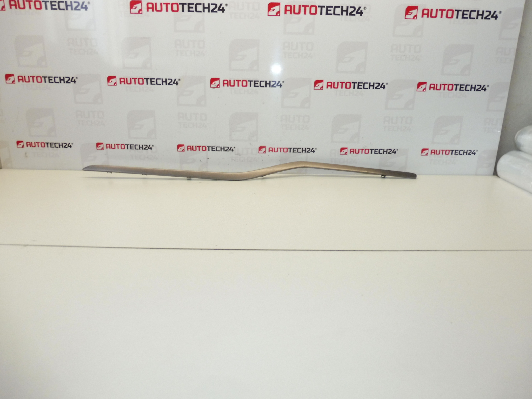 Kojelaudan koristelista Citroën C5 X7 9683709880 8231S1