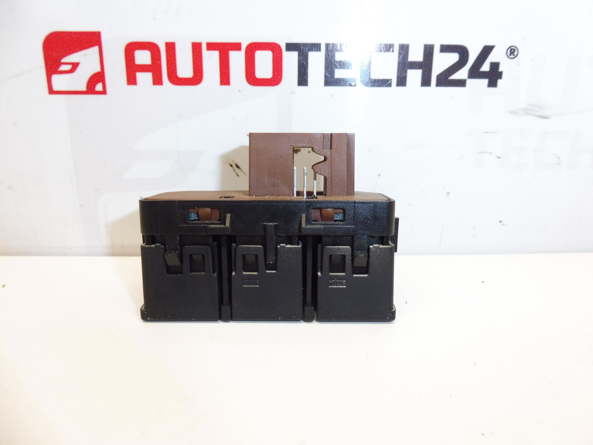 Keskuslukituskytkin ja SOS Citroën C5 X7 96645838ZD 649045