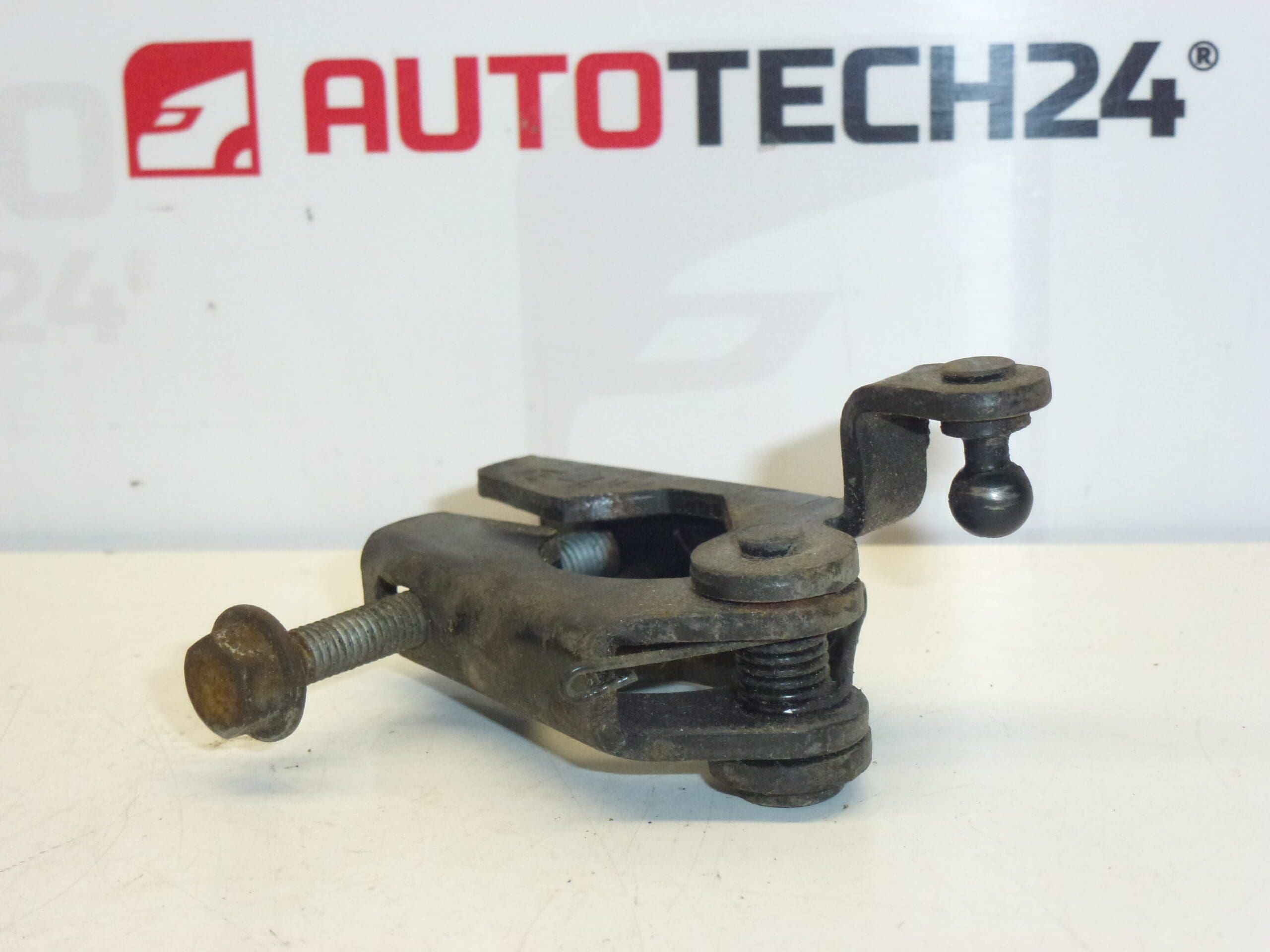 Korkeusanturin pidike Citroën Peugeot 529126