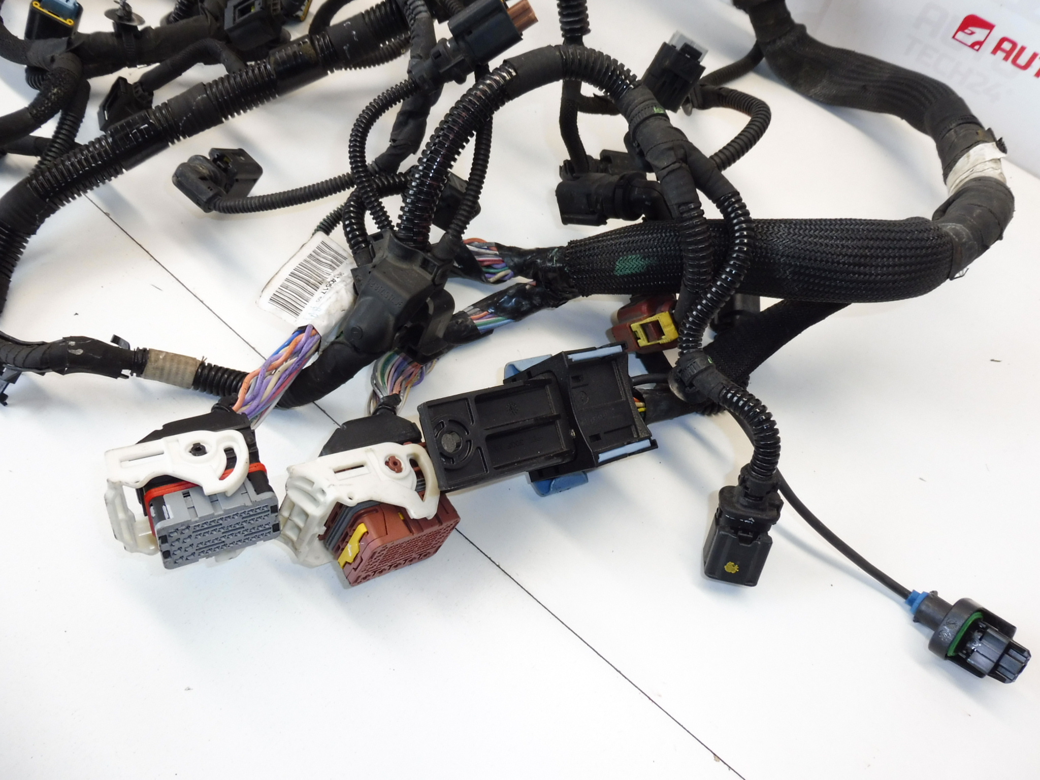 Päämoottorikokoonpano 1.6 e-HDI Citroën Peugeot 9674051780 6585L0 9678303980