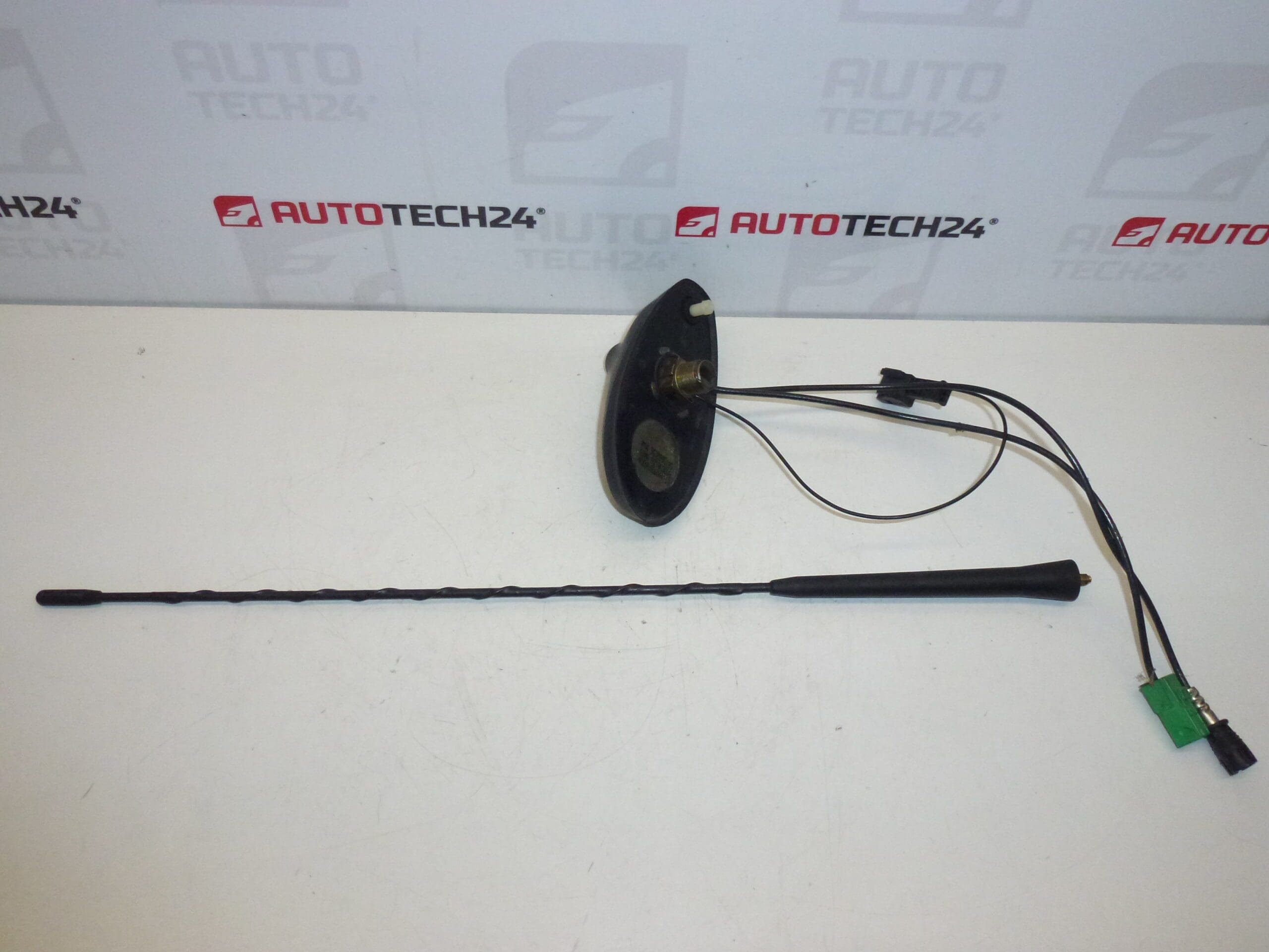 Antenni Citroën C5 sedan 01-04 9638990180 6561P1