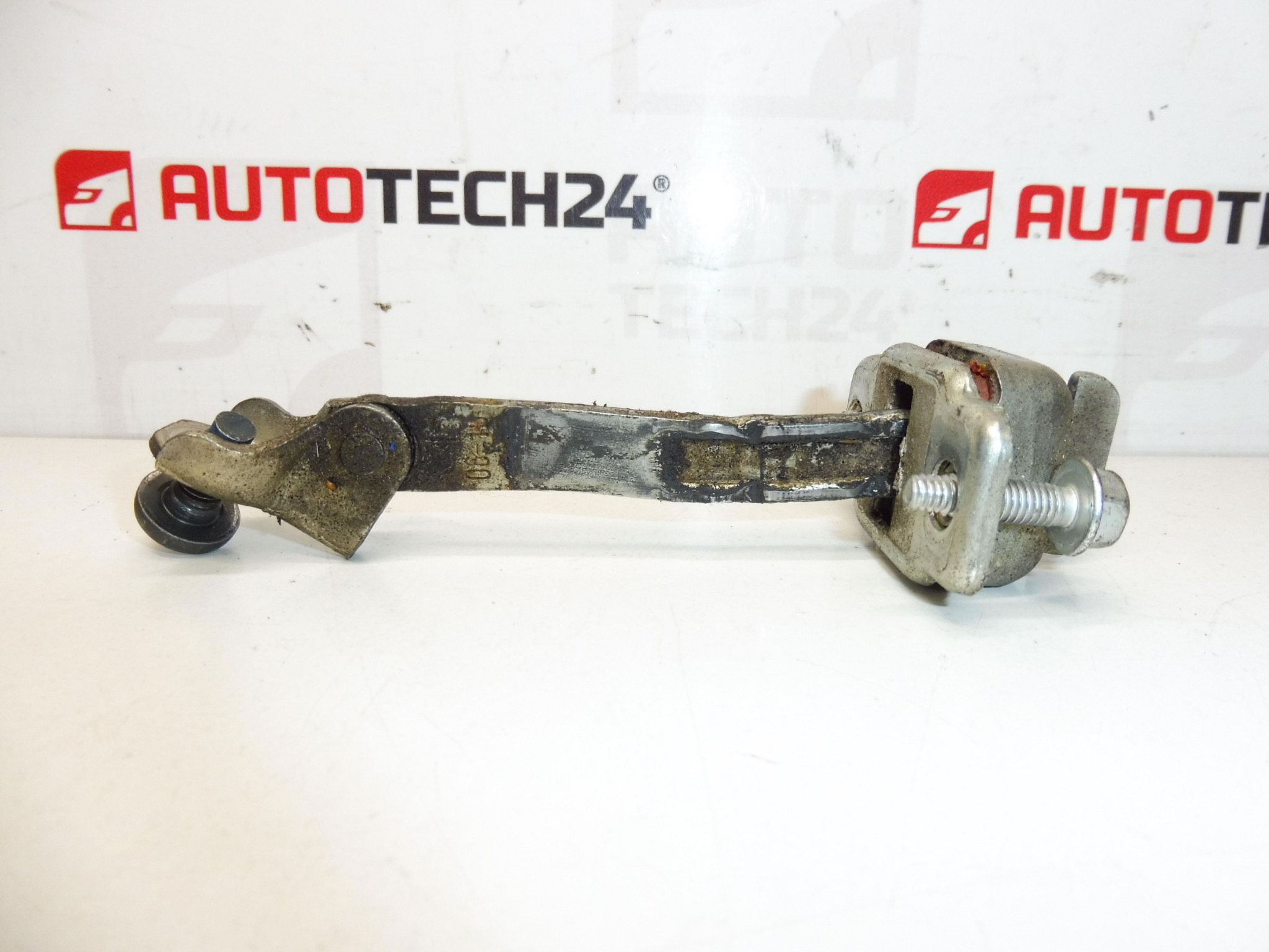 Oven pysäytin Citroën C1 Peugeot 107 9181J7 B000760180