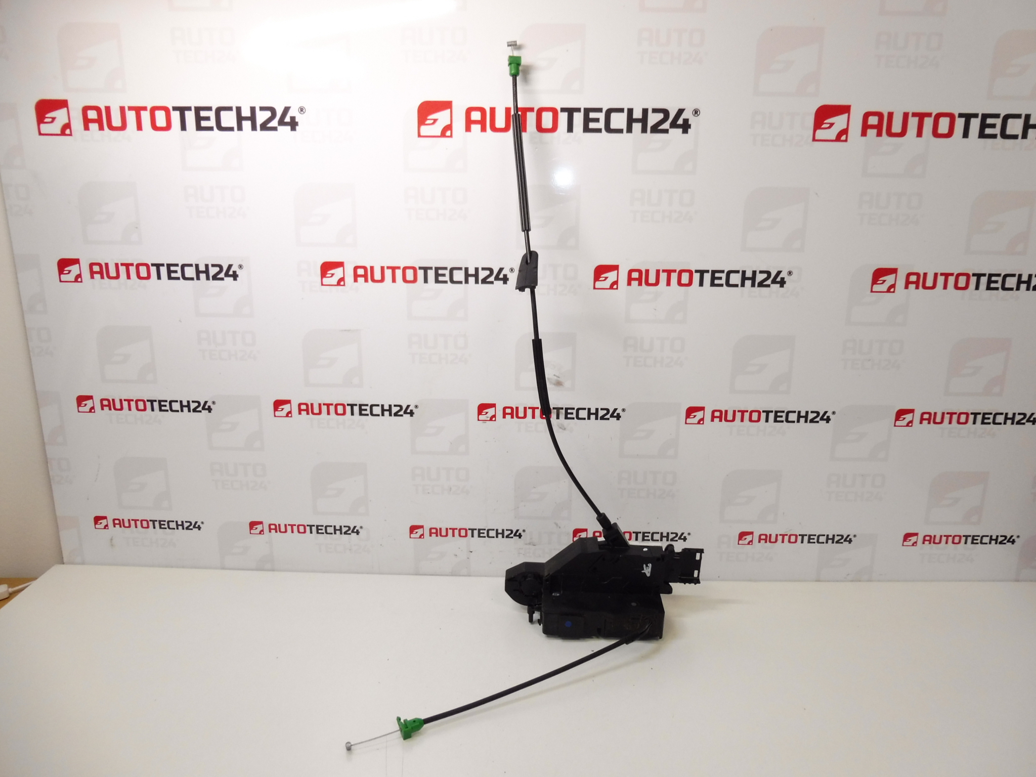 Oikea etuoven lukko Citroën C3 Picasso 9136FH