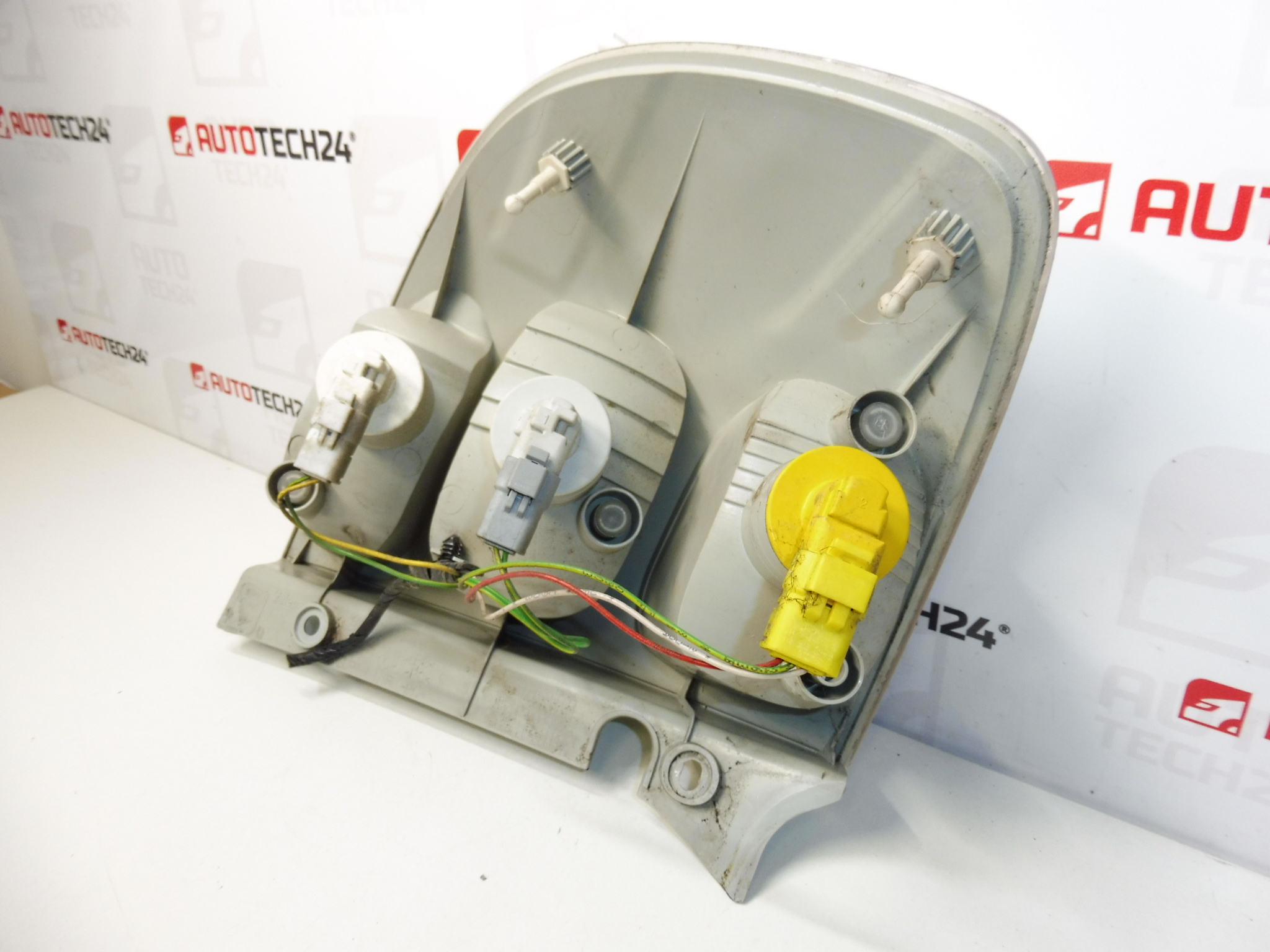 Oikea takavalo Citroën C3 PLURIEL 9641775180 6351R6