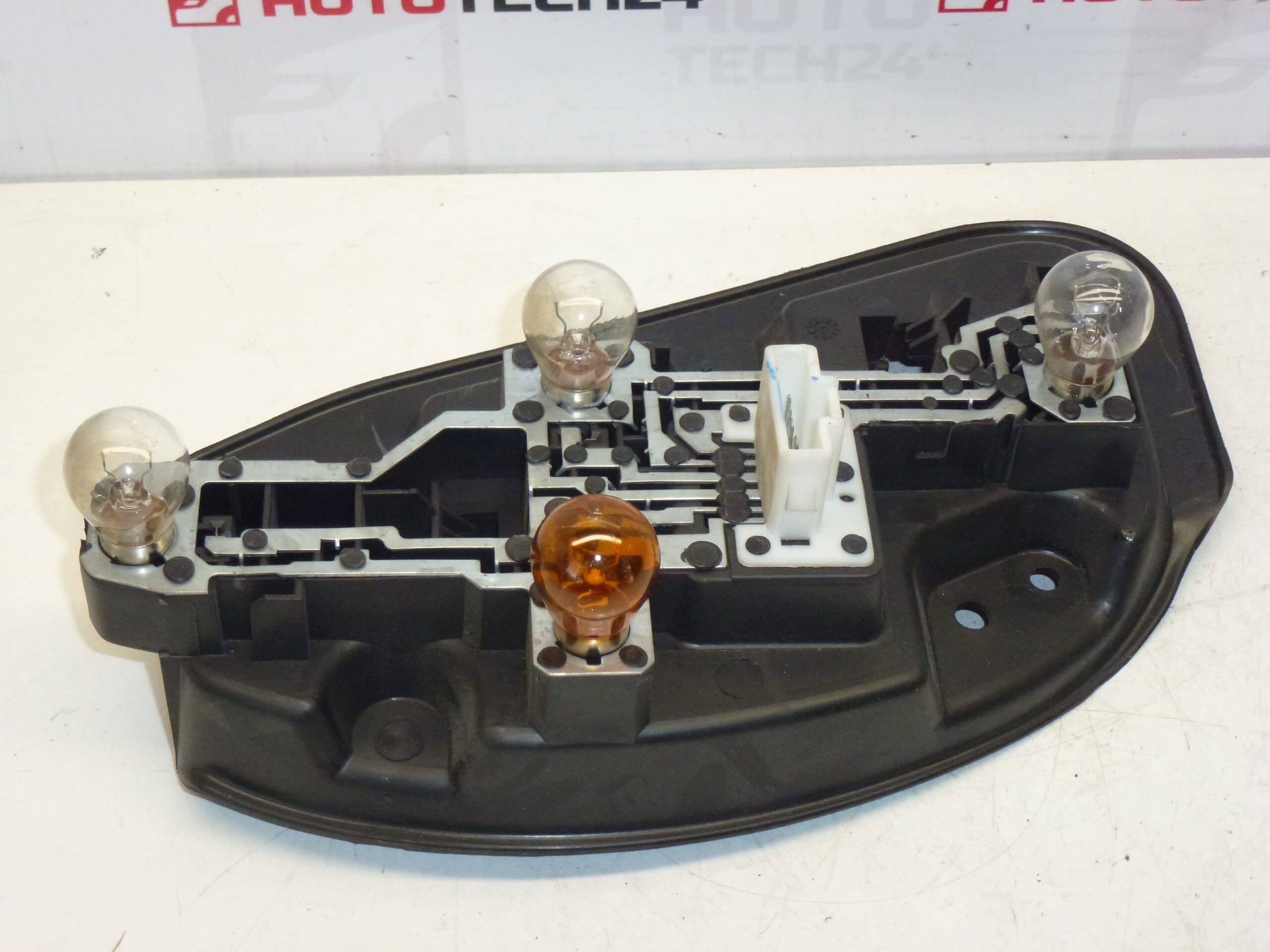 Polttimokanta vasen takavalo Citroën C5 sedan