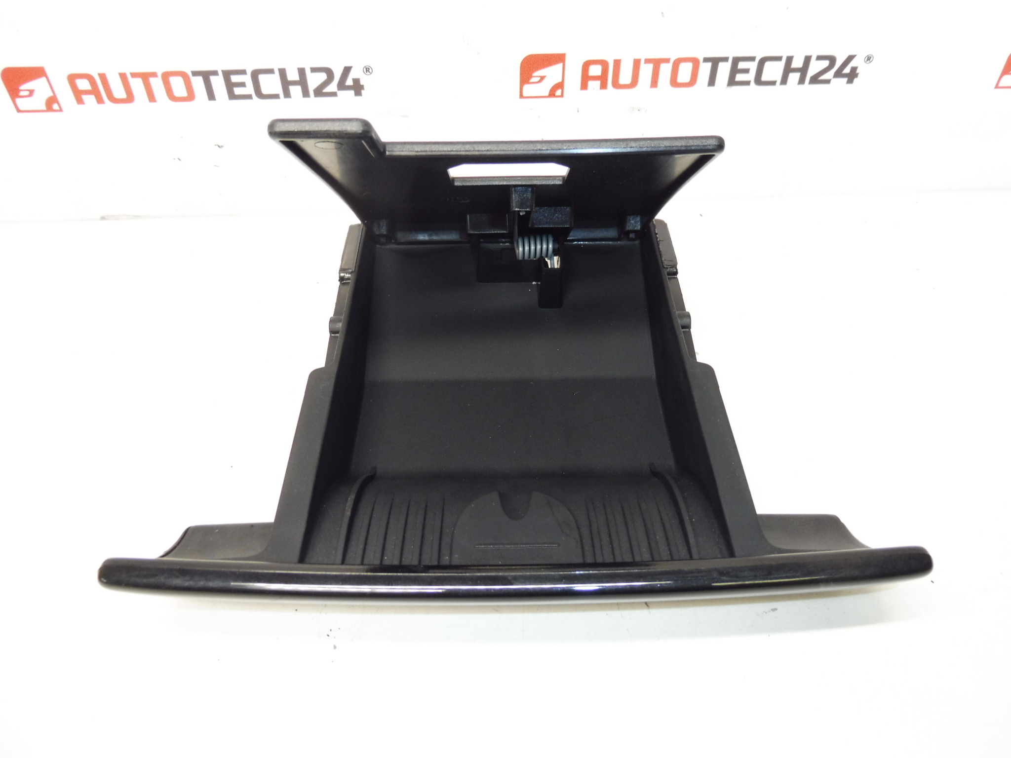 Tuhkakuppi Peugeot 308 9658691077 8230W8