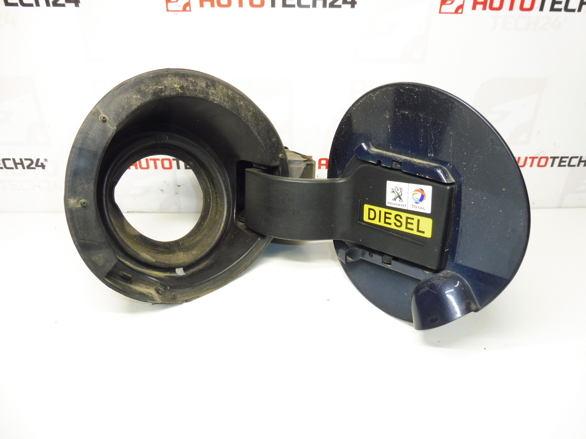 Tankin kannen kansi KGNC Peugeot 308 1517G5 1518C9