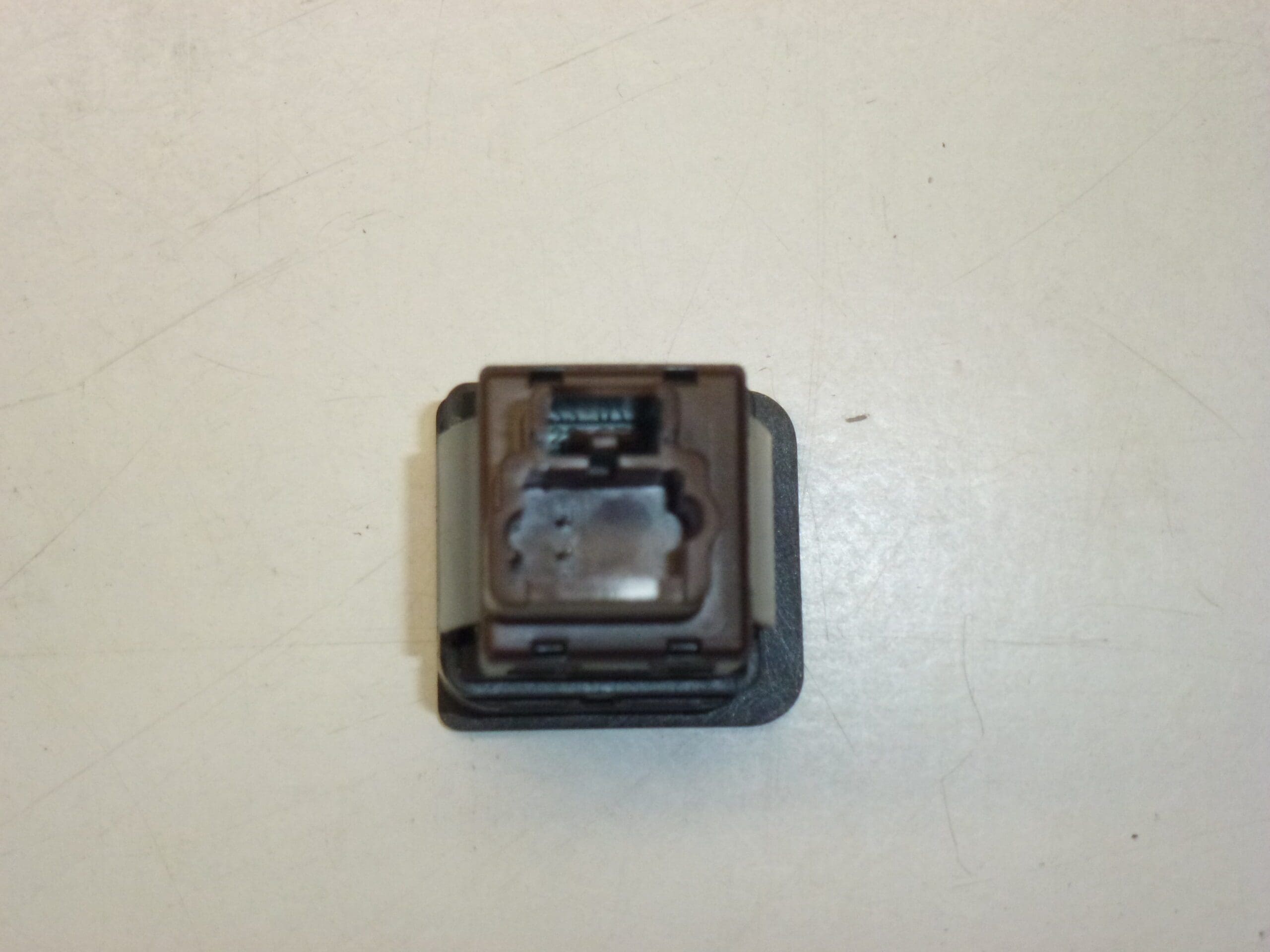 Matkustajan turvatyynyn kytkin Citroën Peugeot 96392531XT 8216K4