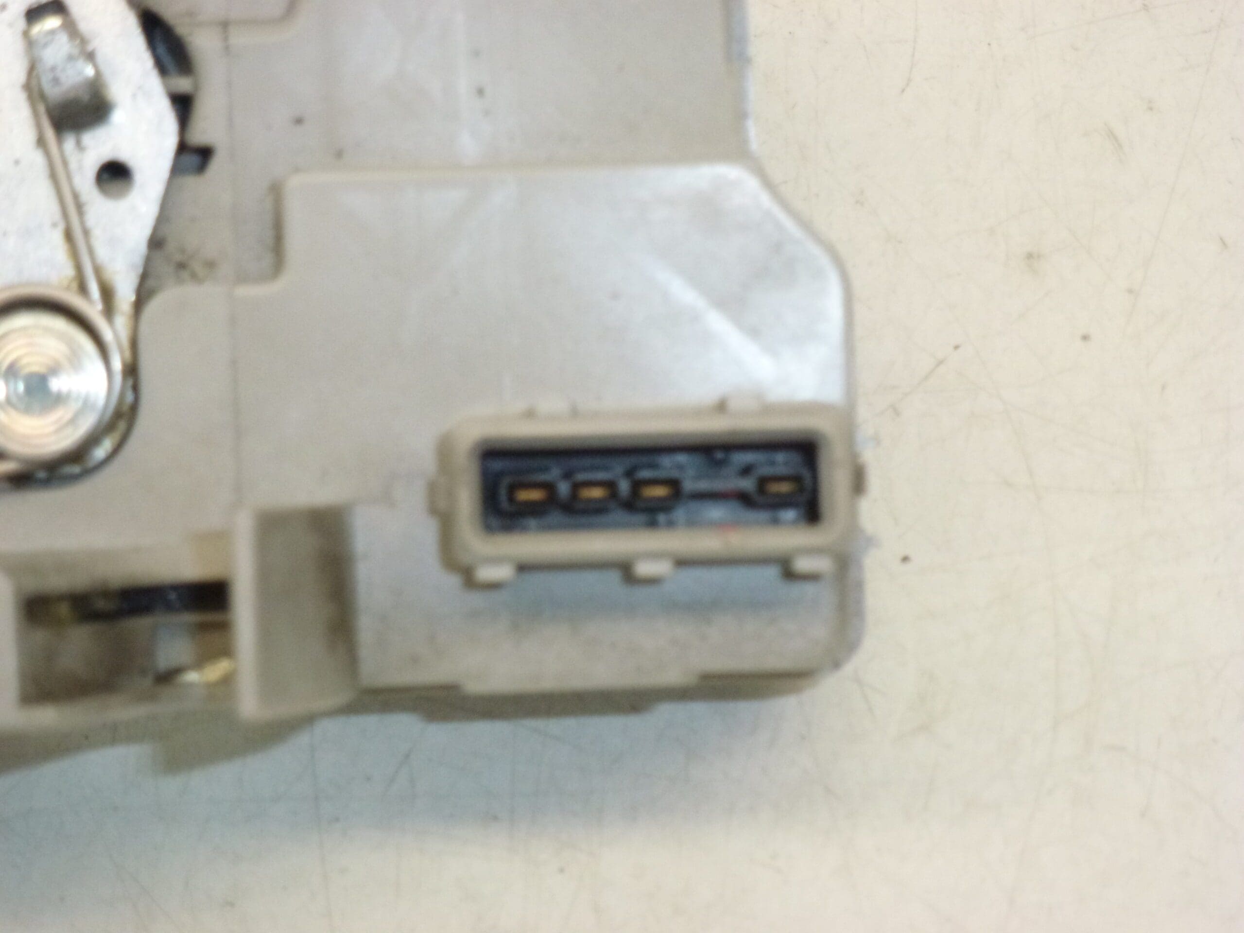 Oikea takaoven lukko Peugeot 307 9138G0