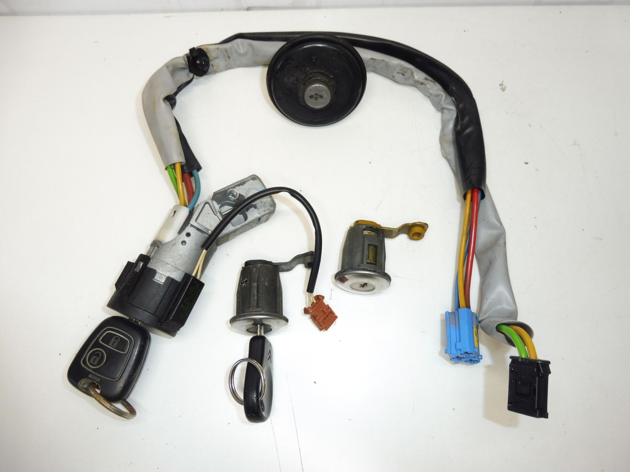 2 avaimen ja lukon sarja Citroën Berlingo II 4162CF 4162CH