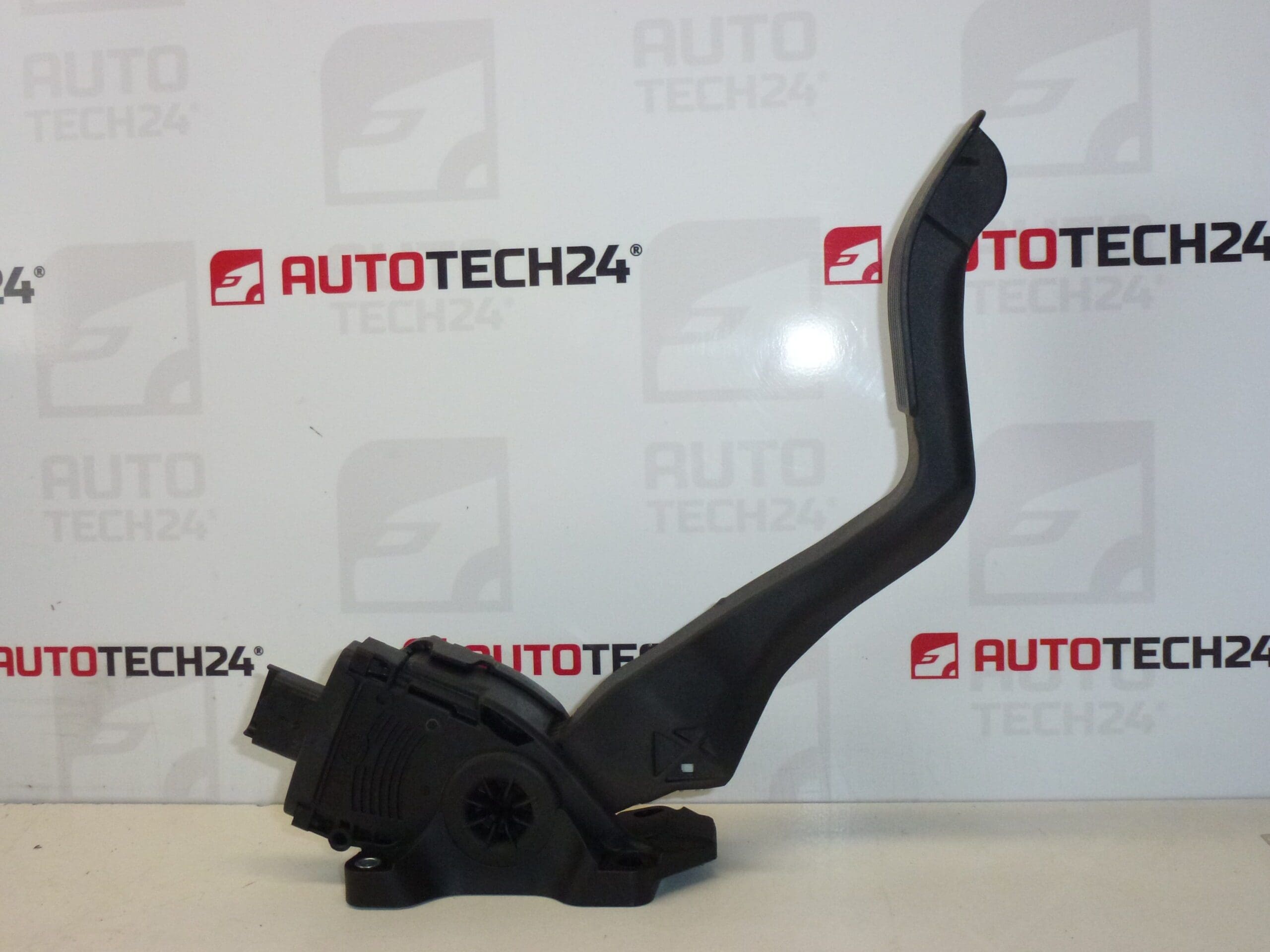 Kaasupoljin HELLA Citroën Peugeot 9681530380 1601Y4