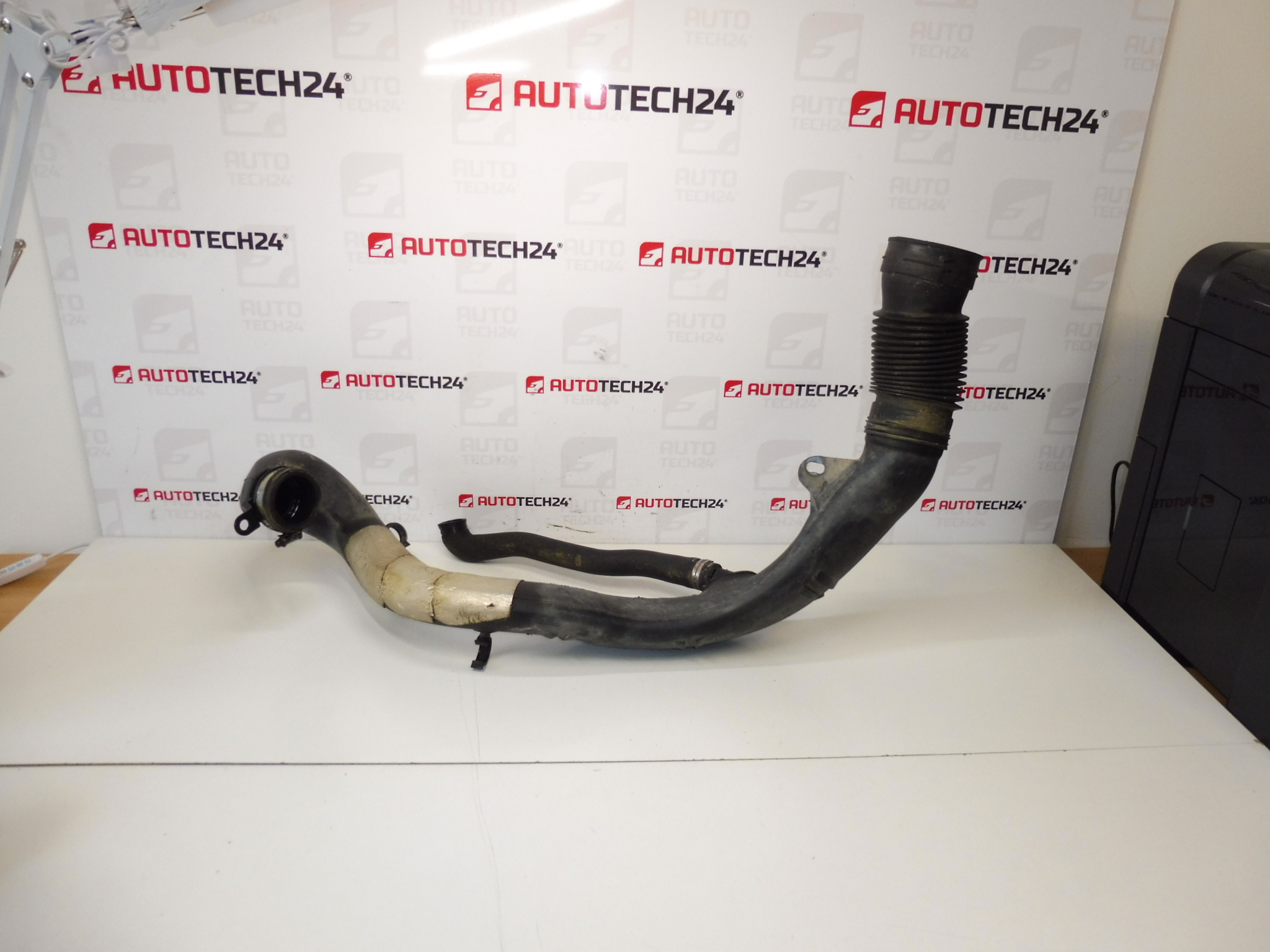 Ilmaliitäntä Citroën Peugeot 2.2 HDI 9628792080 14248P