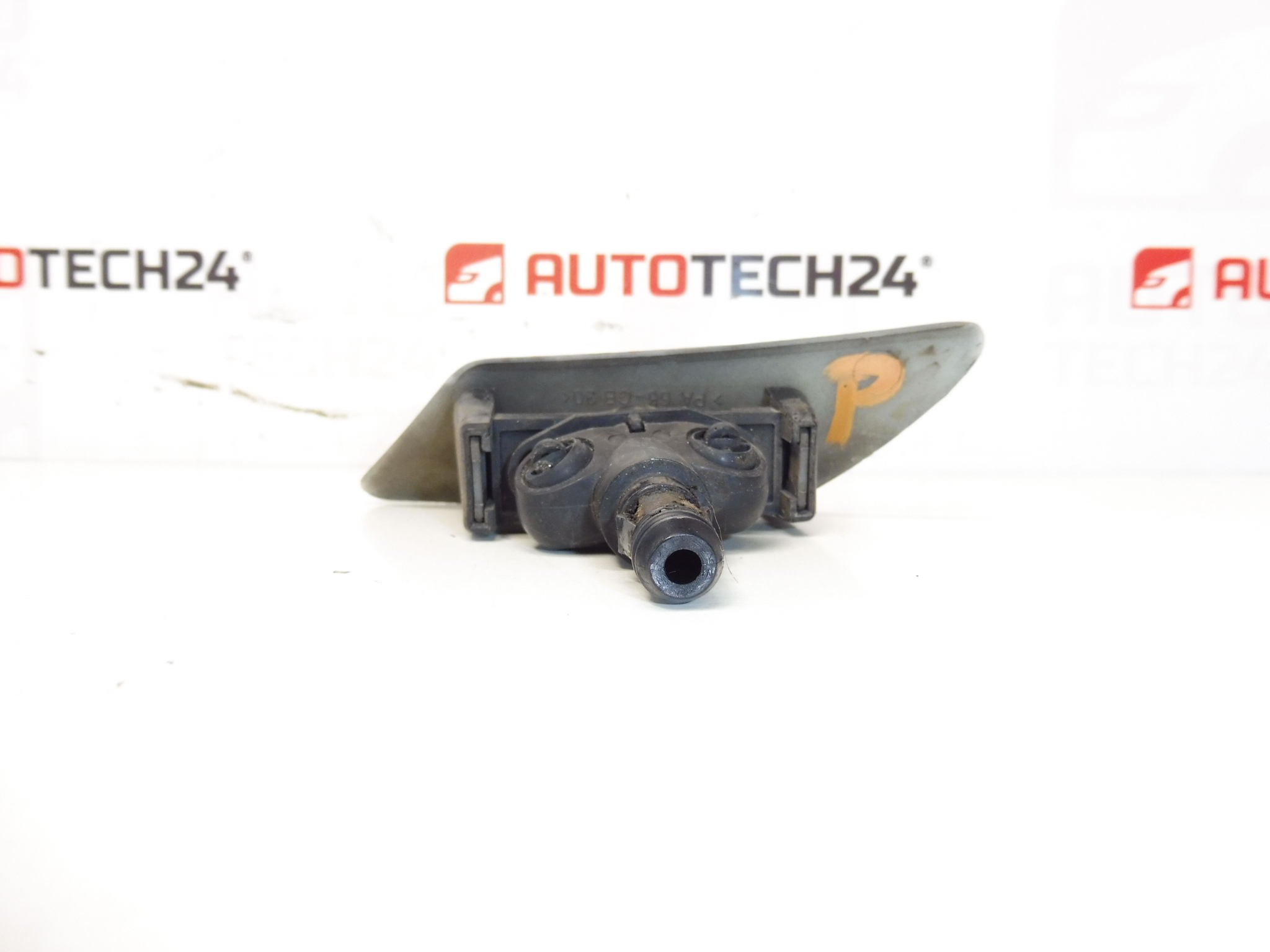 Peugeot 307 oikean ajovalojen pesun suutin ja korkki 6438H3 6438H1