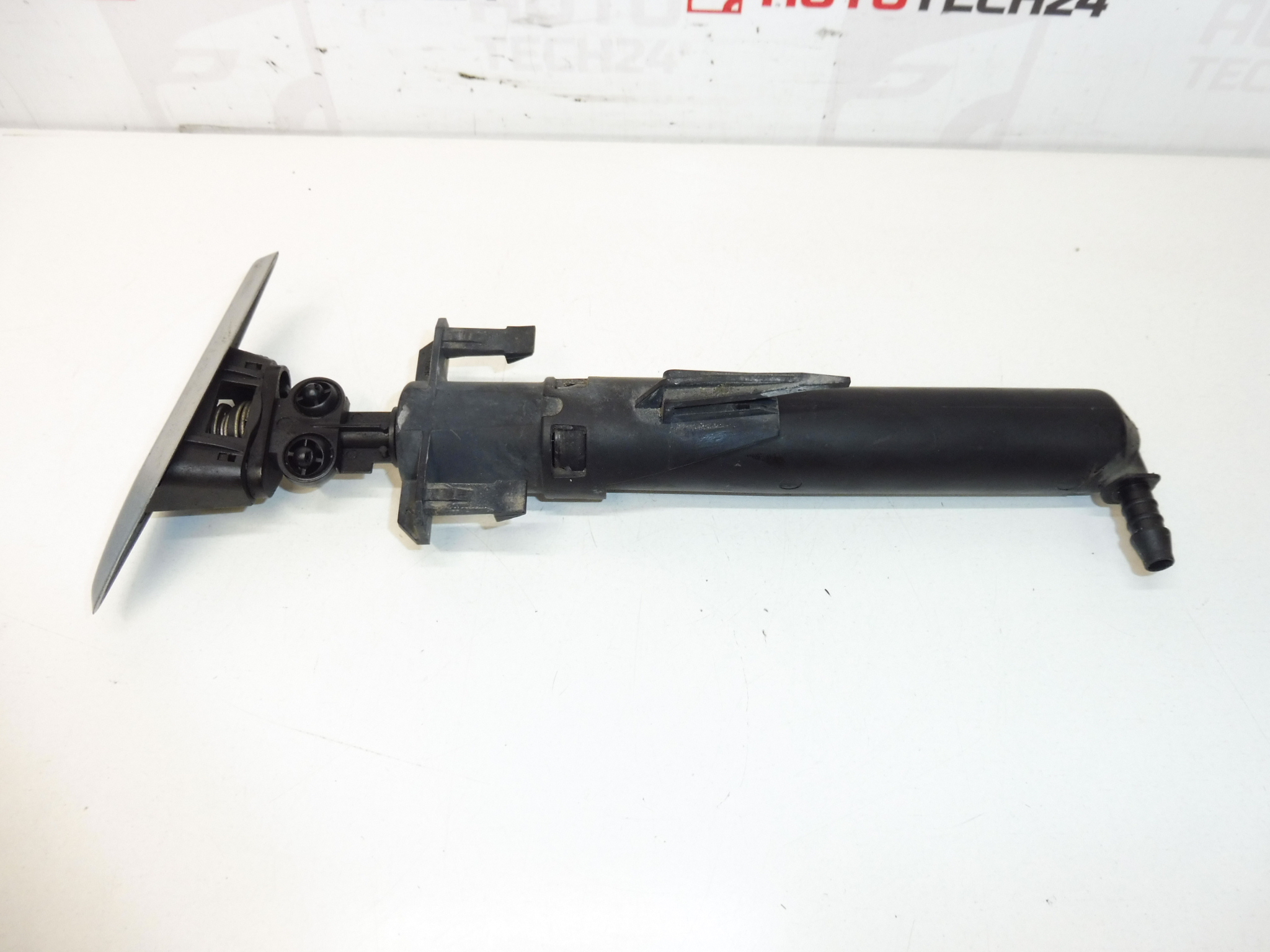 Oikea ajovalojen pesusuutin Peugeot 307 II 6438P1 6438S5 6438T0