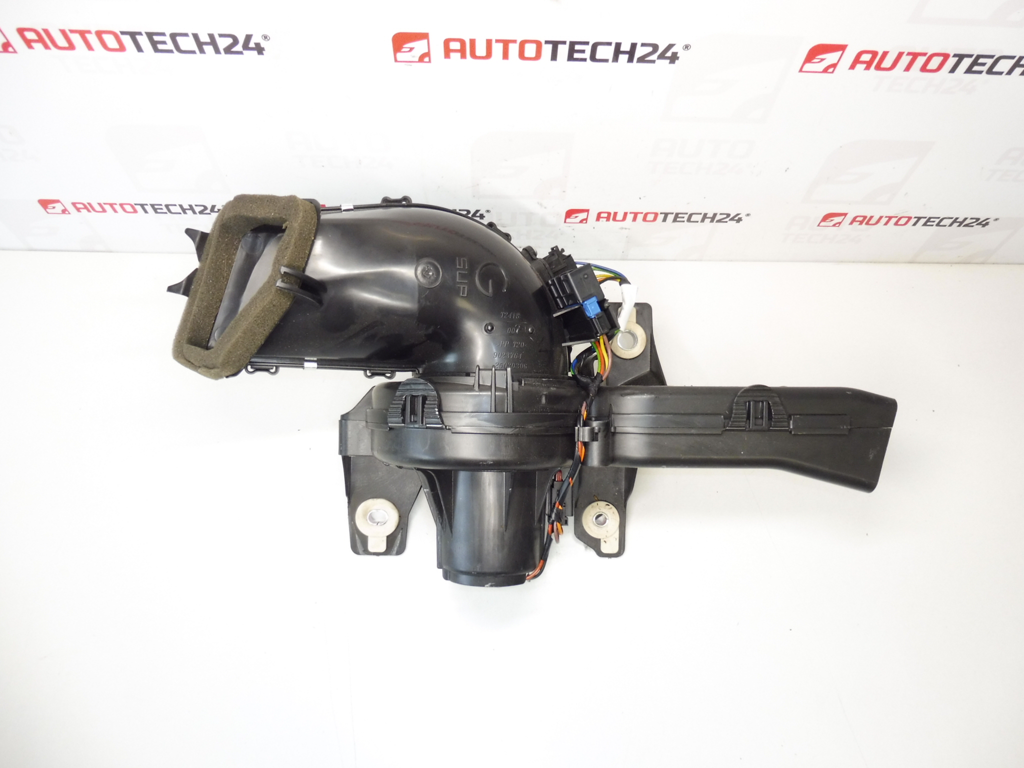 Lämmittimen puhallin vasen Peugeot 3008 5008 9683441680 T5157001 6441CV