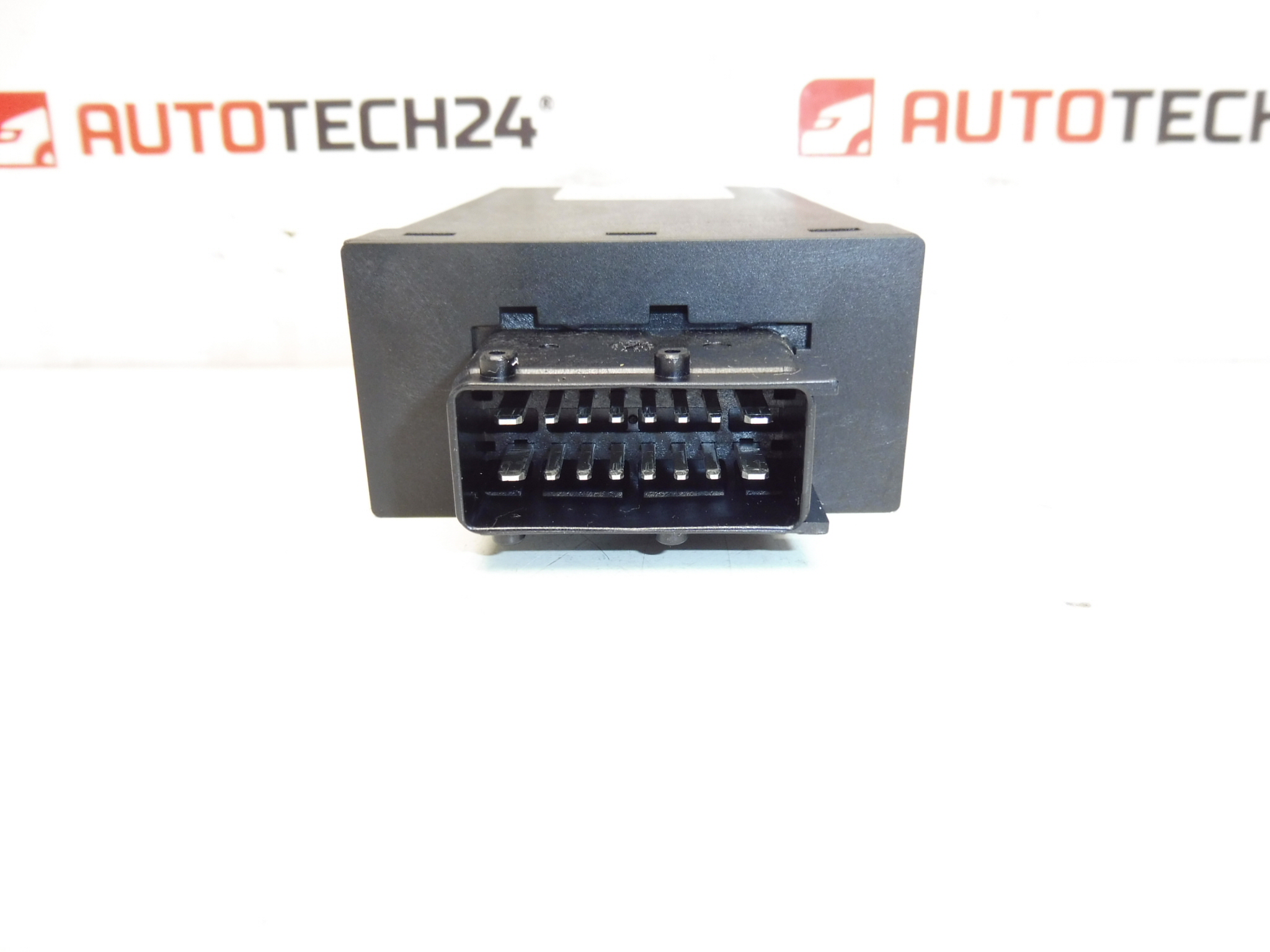 Citroën Peugeot liukuovi ECU 1400047280 657047