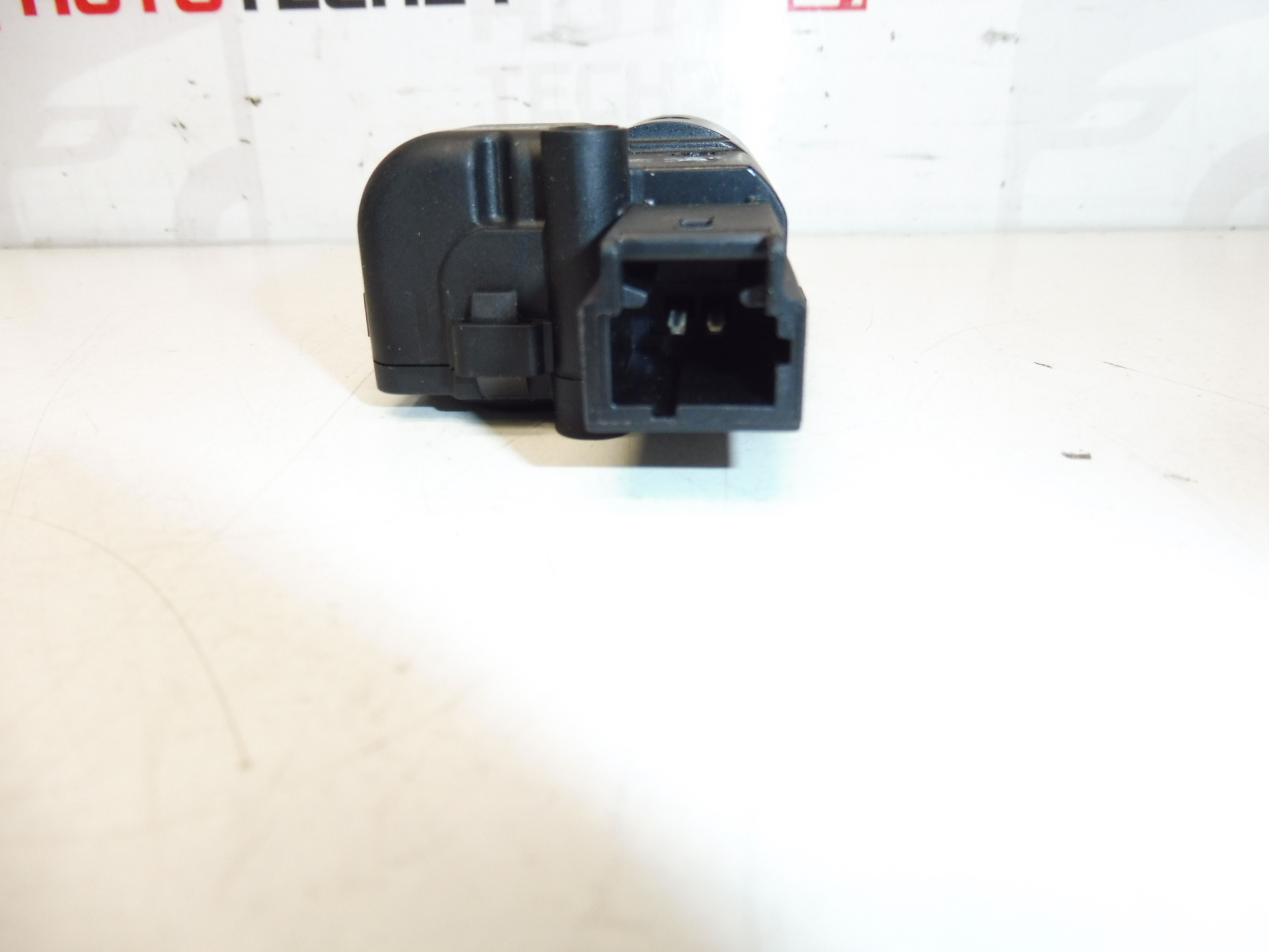 Oven lukko Peugeot 1007 9649879580 661536