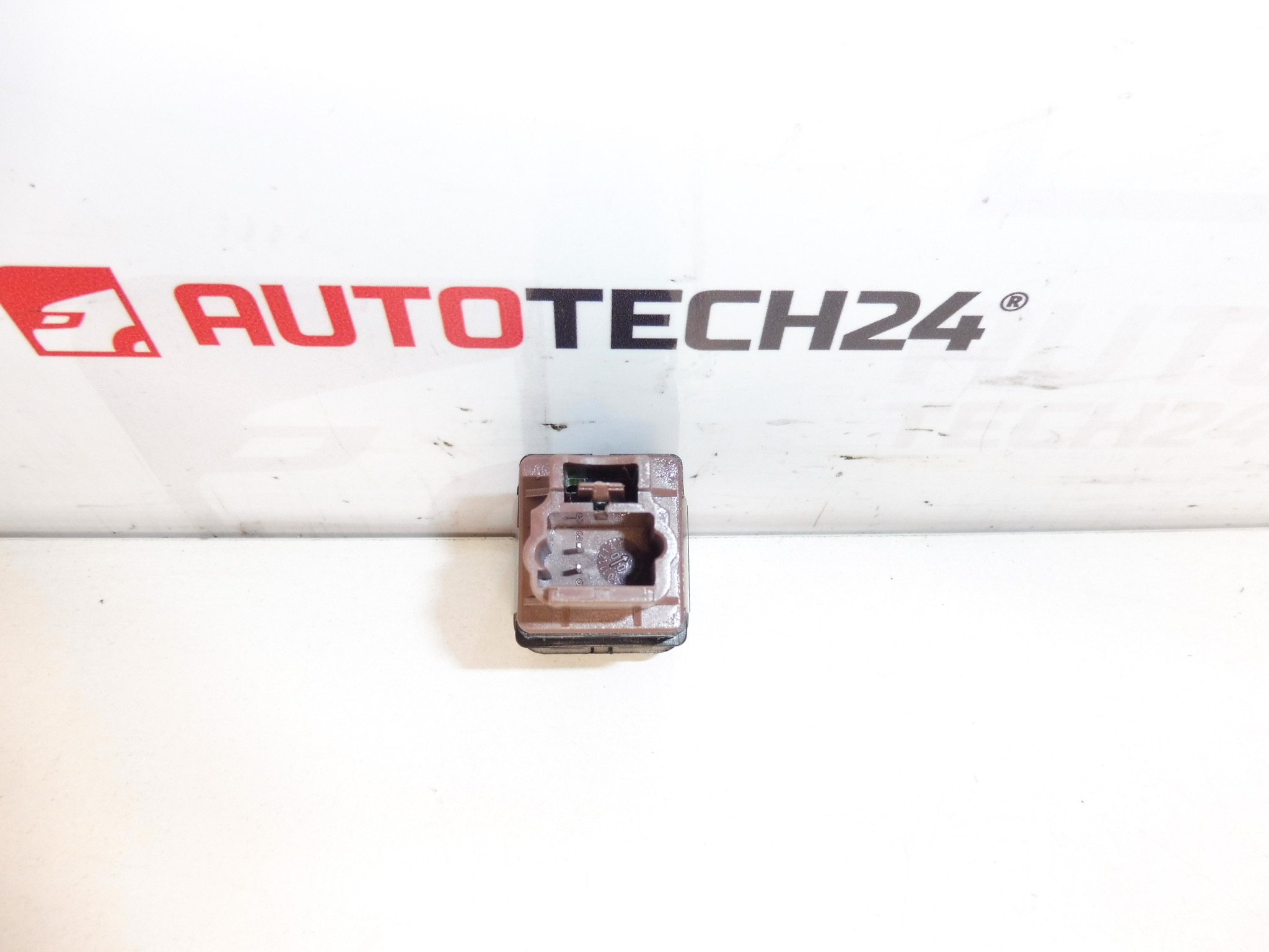 Matkustajan turvatyynyn kytkin Citroën Peugeot 96373215ZL 8216E6