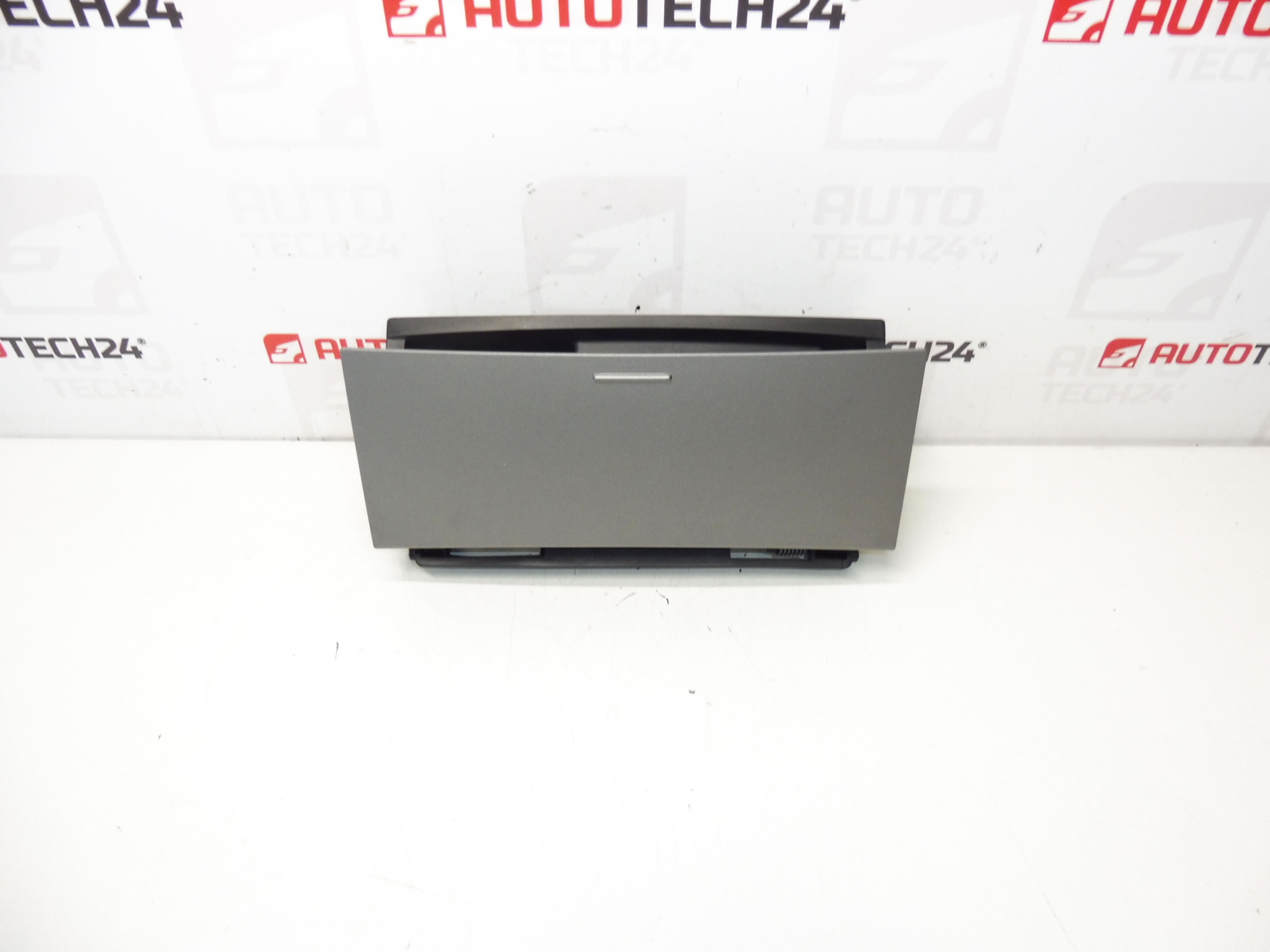 Tuhkakuppi kevyemmällä Peugeot 407 9644562177 8211JH