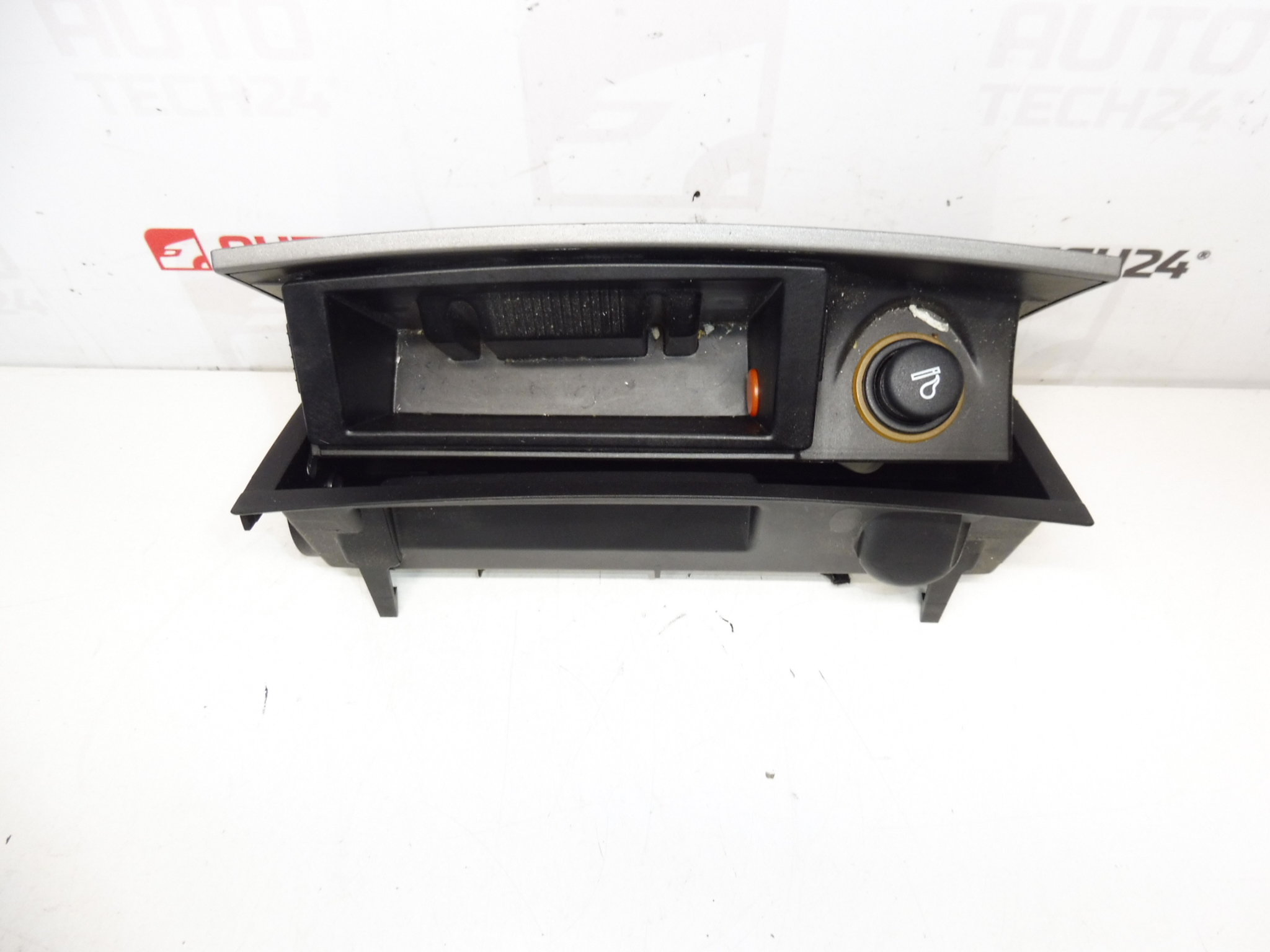 Tuhkakuppi kevyemmällä Peugeot 407 9644562177 8211JH