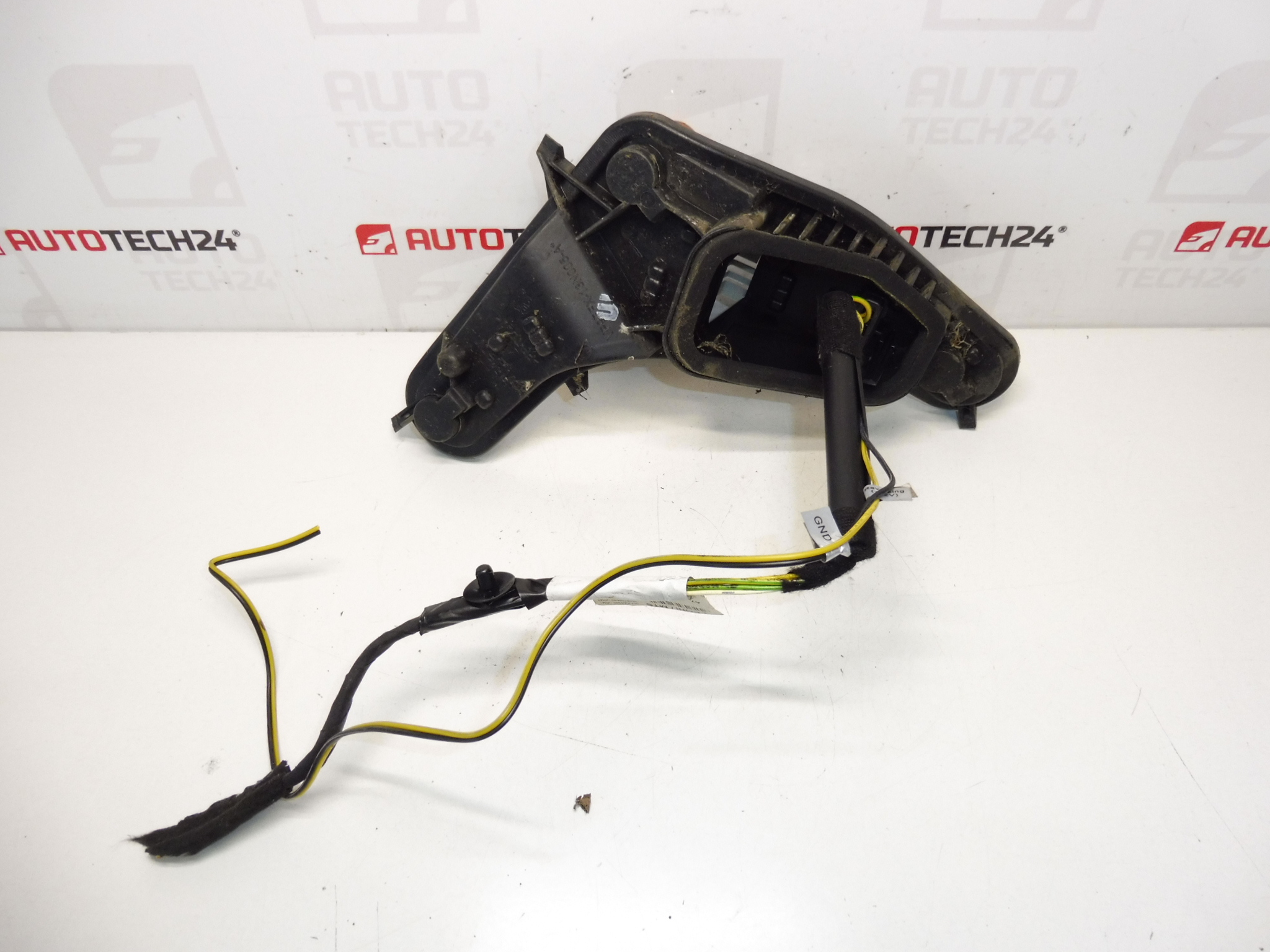 Peugeot 207 takavalon vasen polttimokanta 9686566080 6350HQ