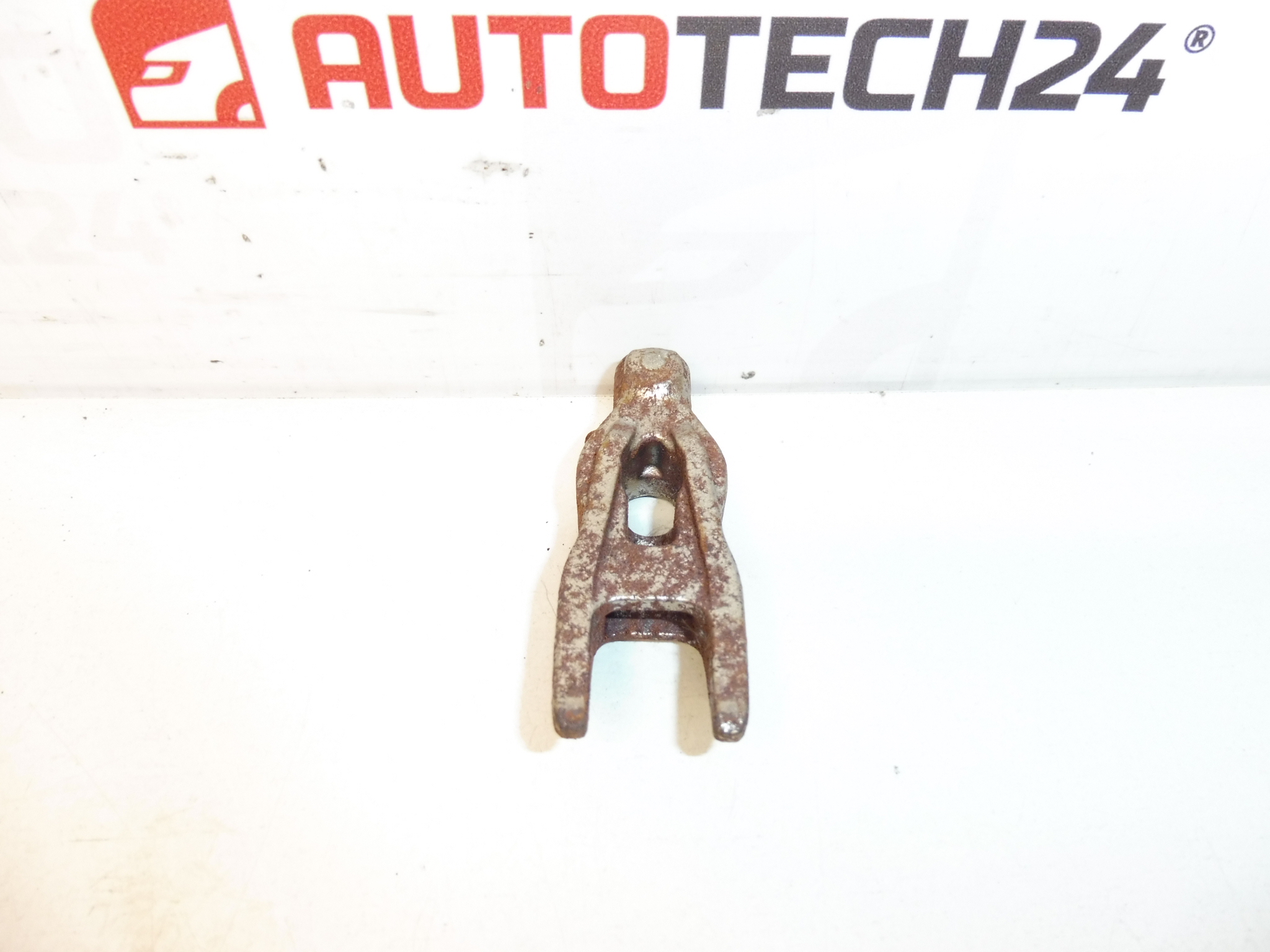 Ruiskunpitimen kiinnityshaarukka Bosch 1.5 HDI 9811760780