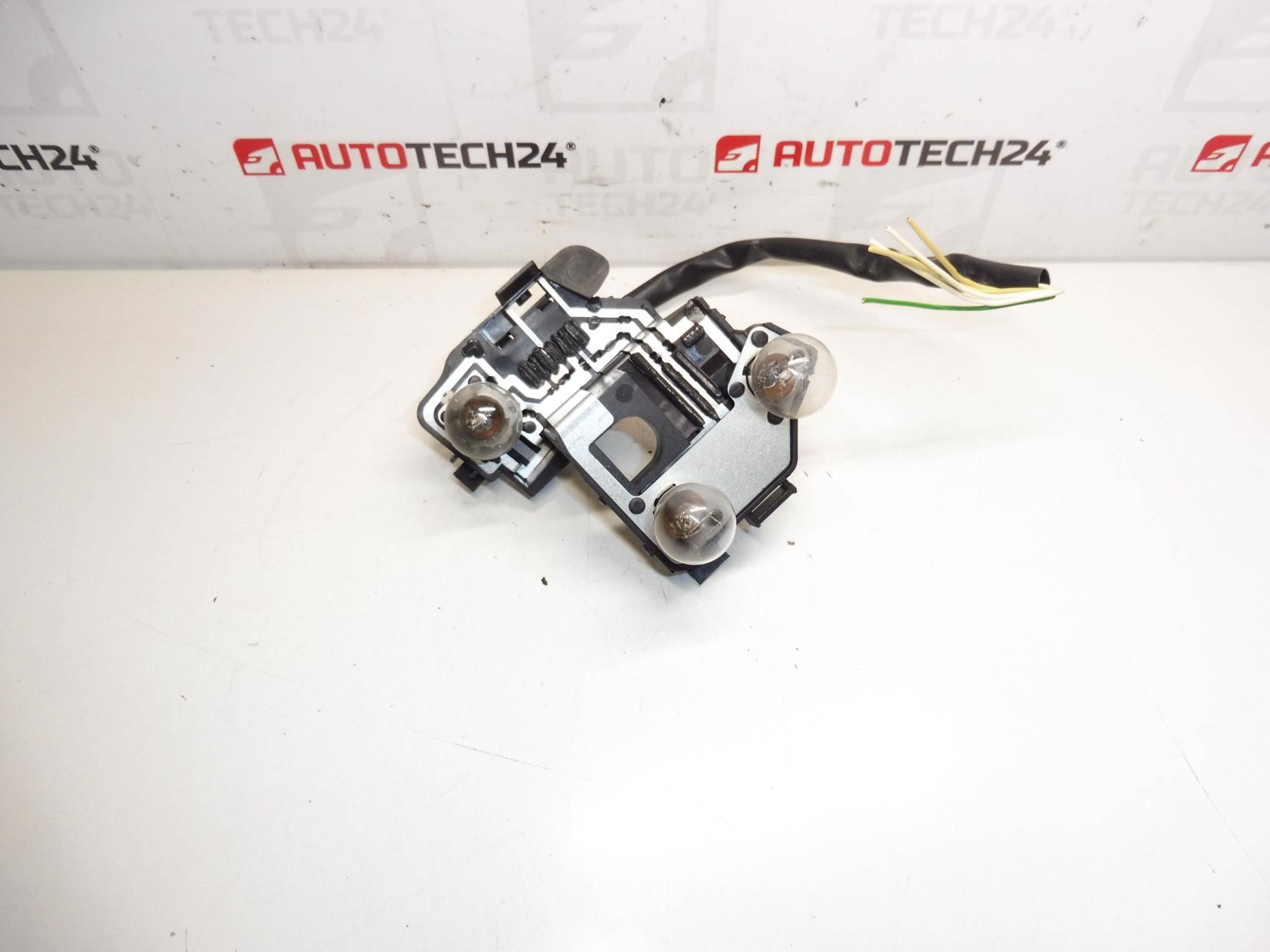 Oikea takavalon kanta ja johdot Peugeot 206 CC 6351S1